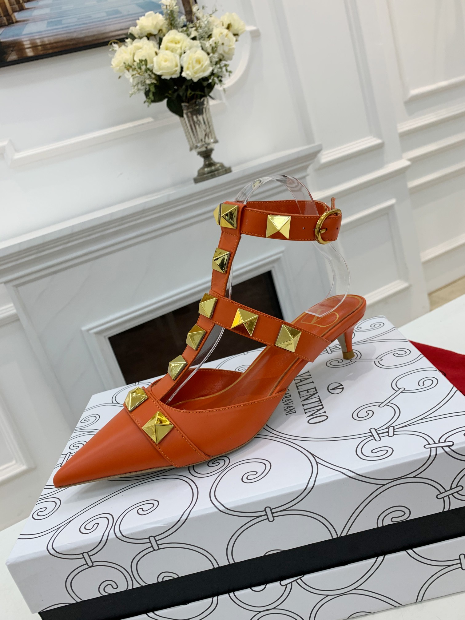Valentino Valentino primavera y verano nuevos zapatos remachados en el nuevo ------- ¡------- último