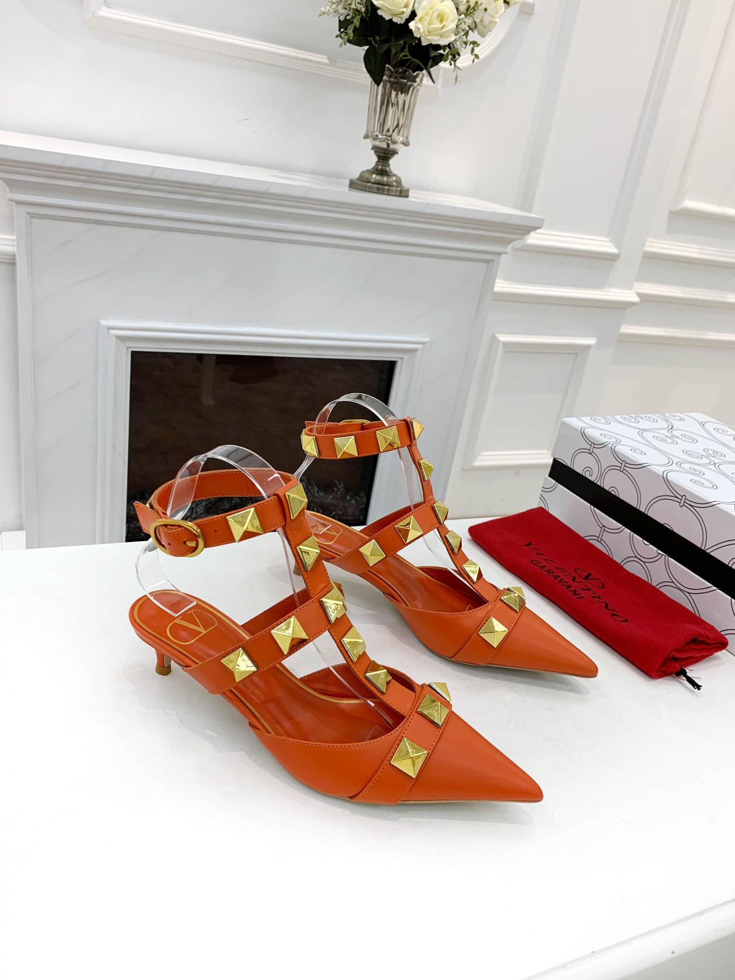Valentino Valentino primavera y verano nuevos zapatos remachados en el nuevo ------- ¡------- último