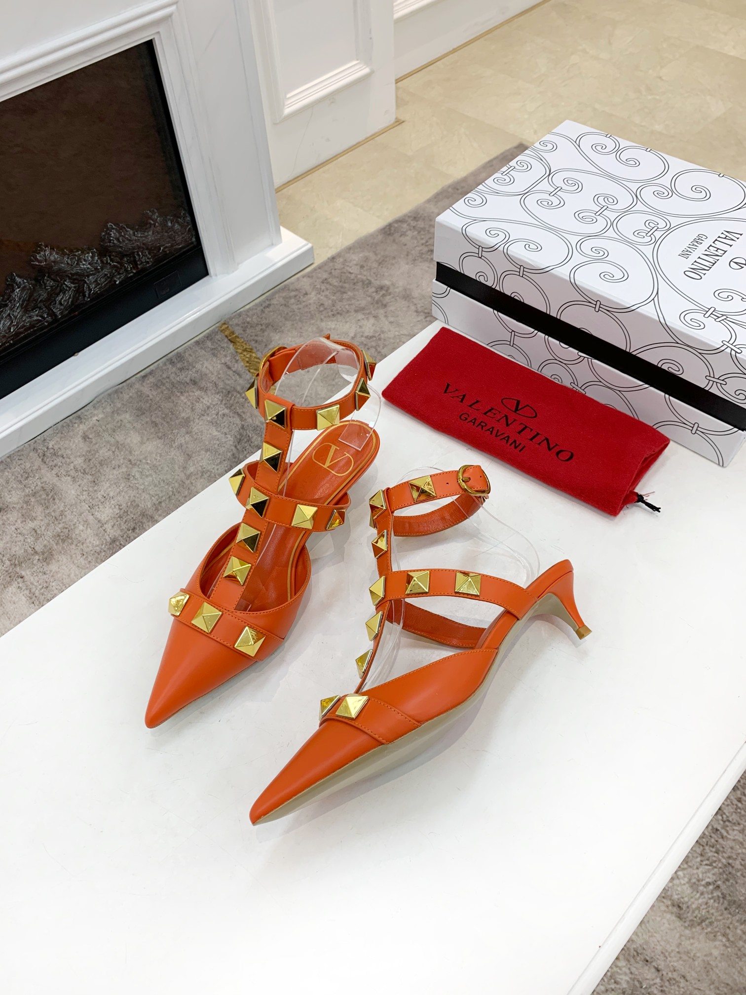 Valentino Valentino primavera y verano nuevos zapatos remachados en el nuevo ------- ¡------- último