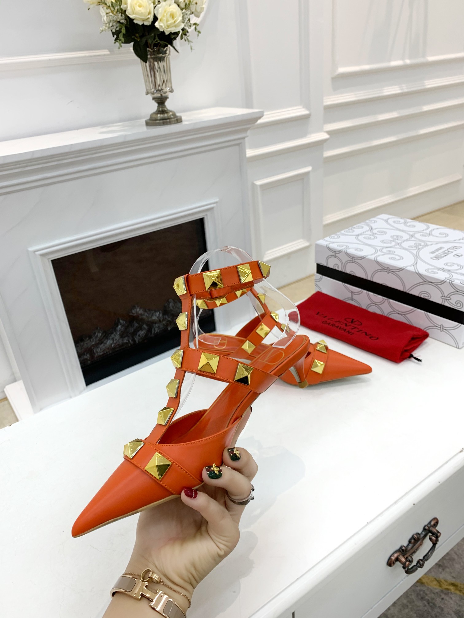 Valentino Valentino primavera y verano nuevos zapatos remachados en el nuevo ------- ¡------- último