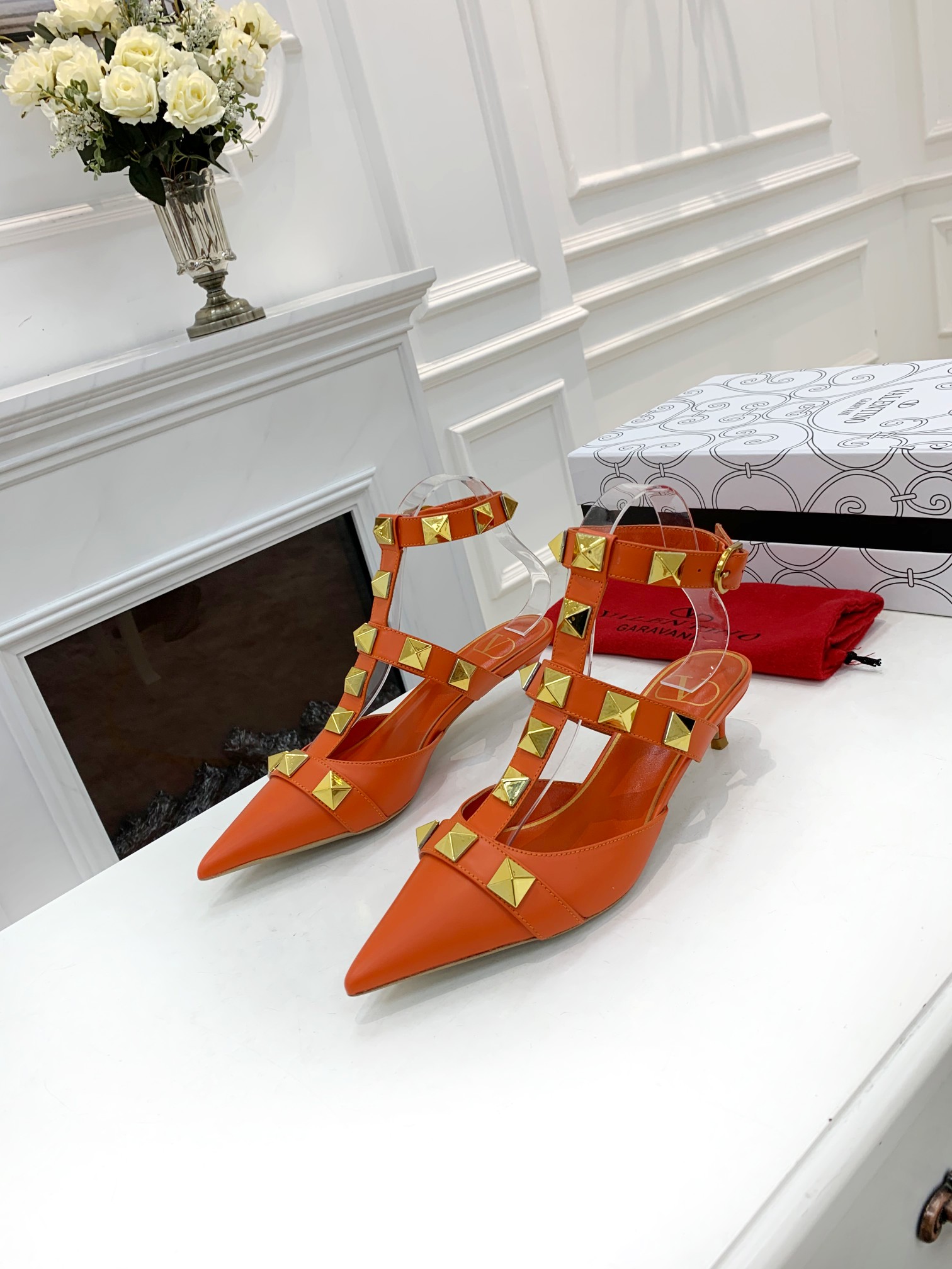 Valentino Valentino primavera y verano nuevos zapatos remachados en el nuevo ------- ¡------- último