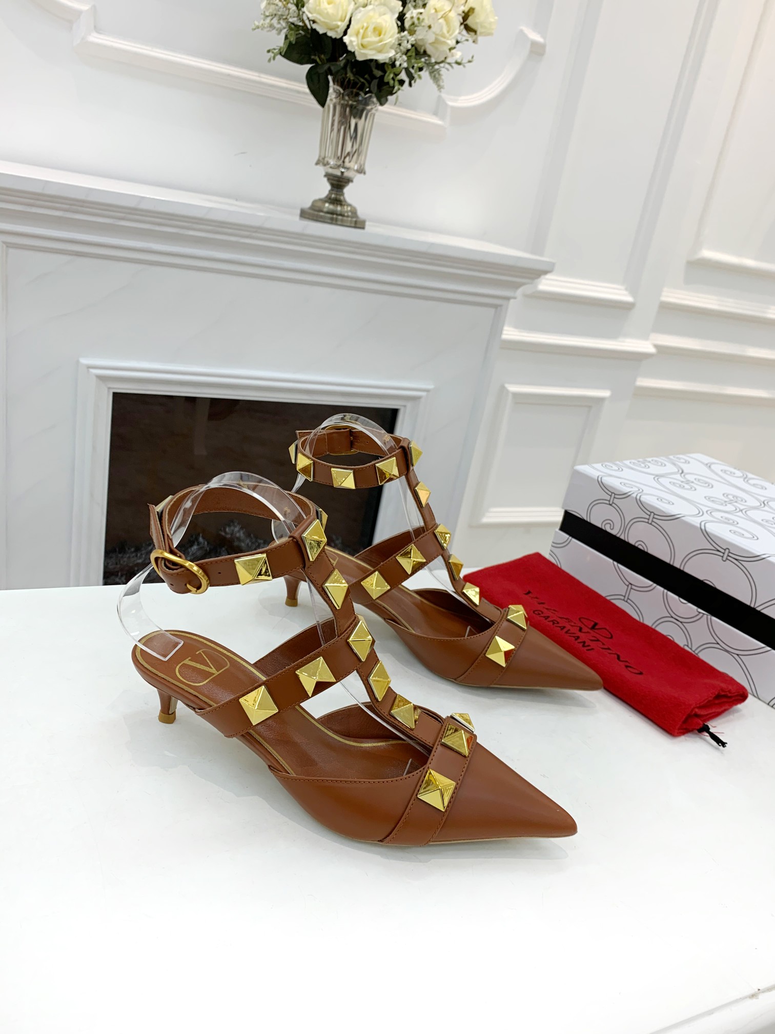 Valentino Valentino primavera y verano nuevos zapatos remachados en el nuevo ------- ¡------- último