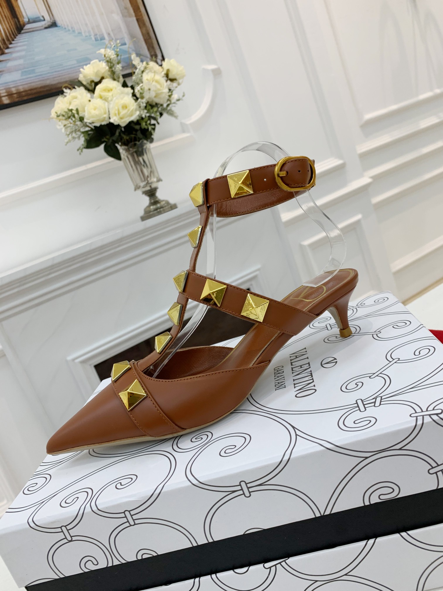 Valentino Valentino primavera y verano nuevos zapatos remachados en el nuevo ------- ¡------- último