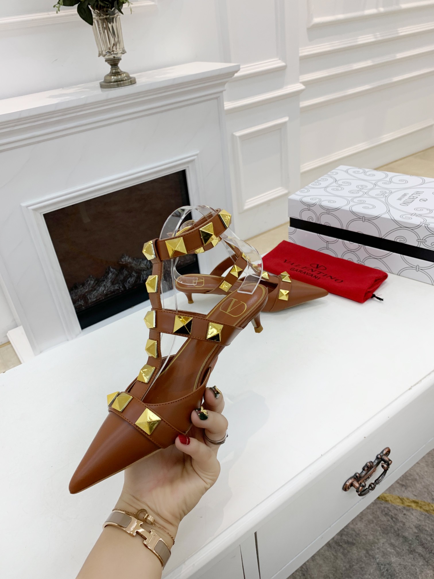 Valentino Valentino primavera y verano nuevos zapatos remachados en el nuevo ------- ¡------- último