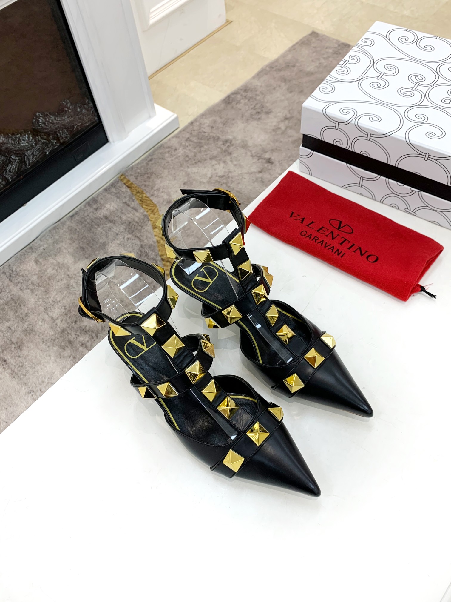 Valentino Valentino primavera y verano nuevos zapatos remachados en el nuevo ------- ¡------- último