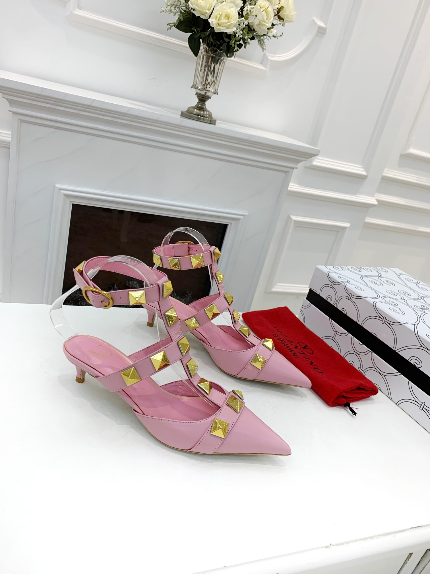 Valentino Valentino primavera y verano nuevos zapatos remachados en el nuevo ------- ¡------- último