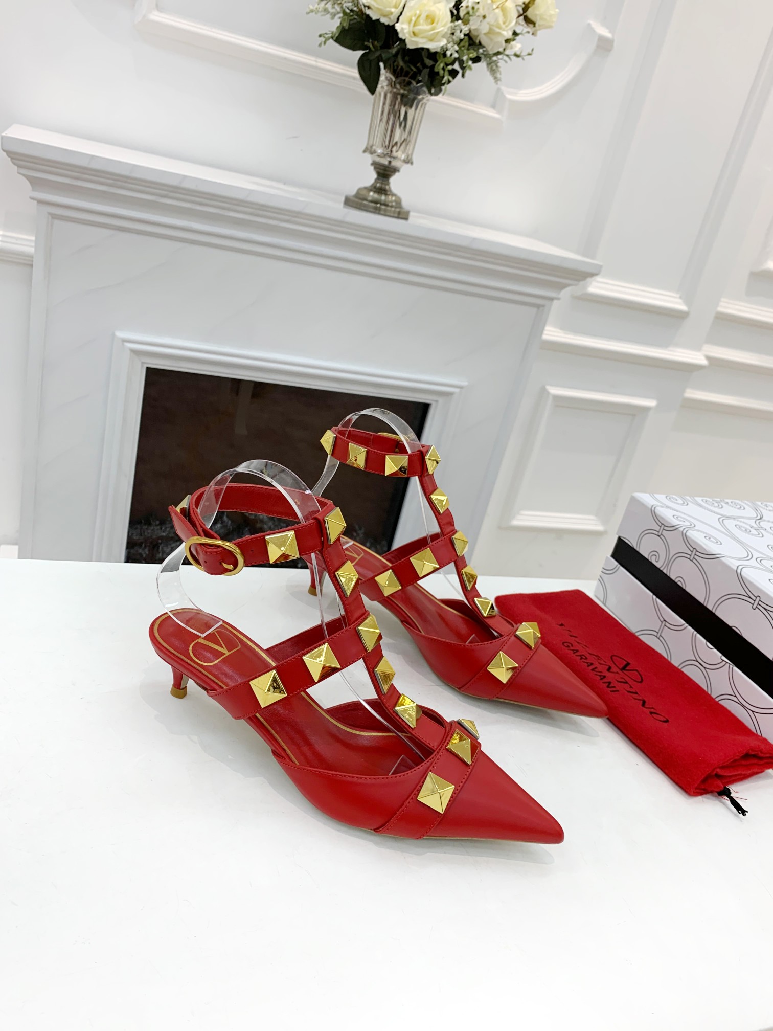 Valentino Valentino primavera y verano nuevos zapatos remachados en el nuevo ------- ¡------- último