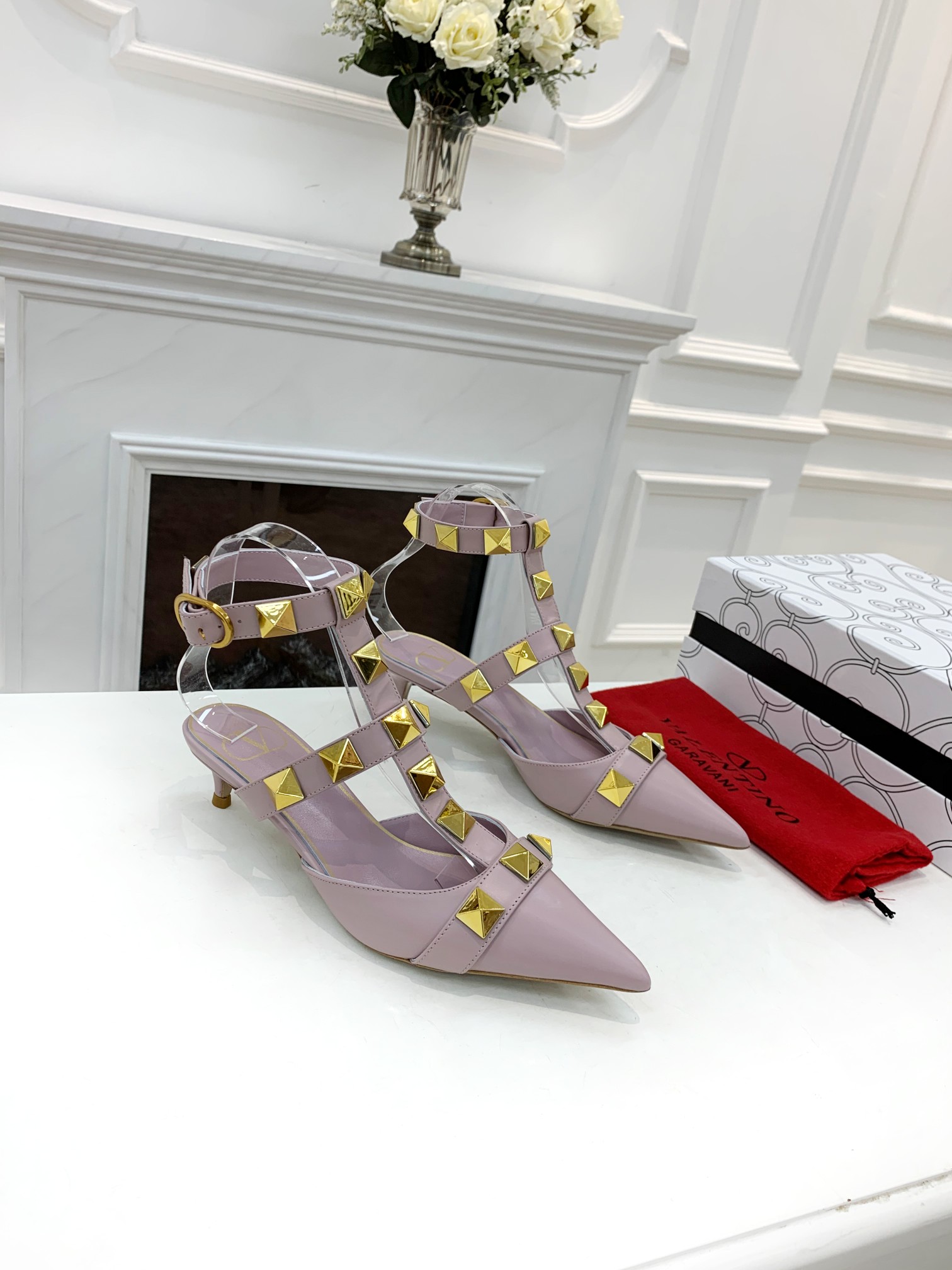 Valentino Valentino primavera y verano nuevos zapatos remachados en el nuevo ------- ¡------- último