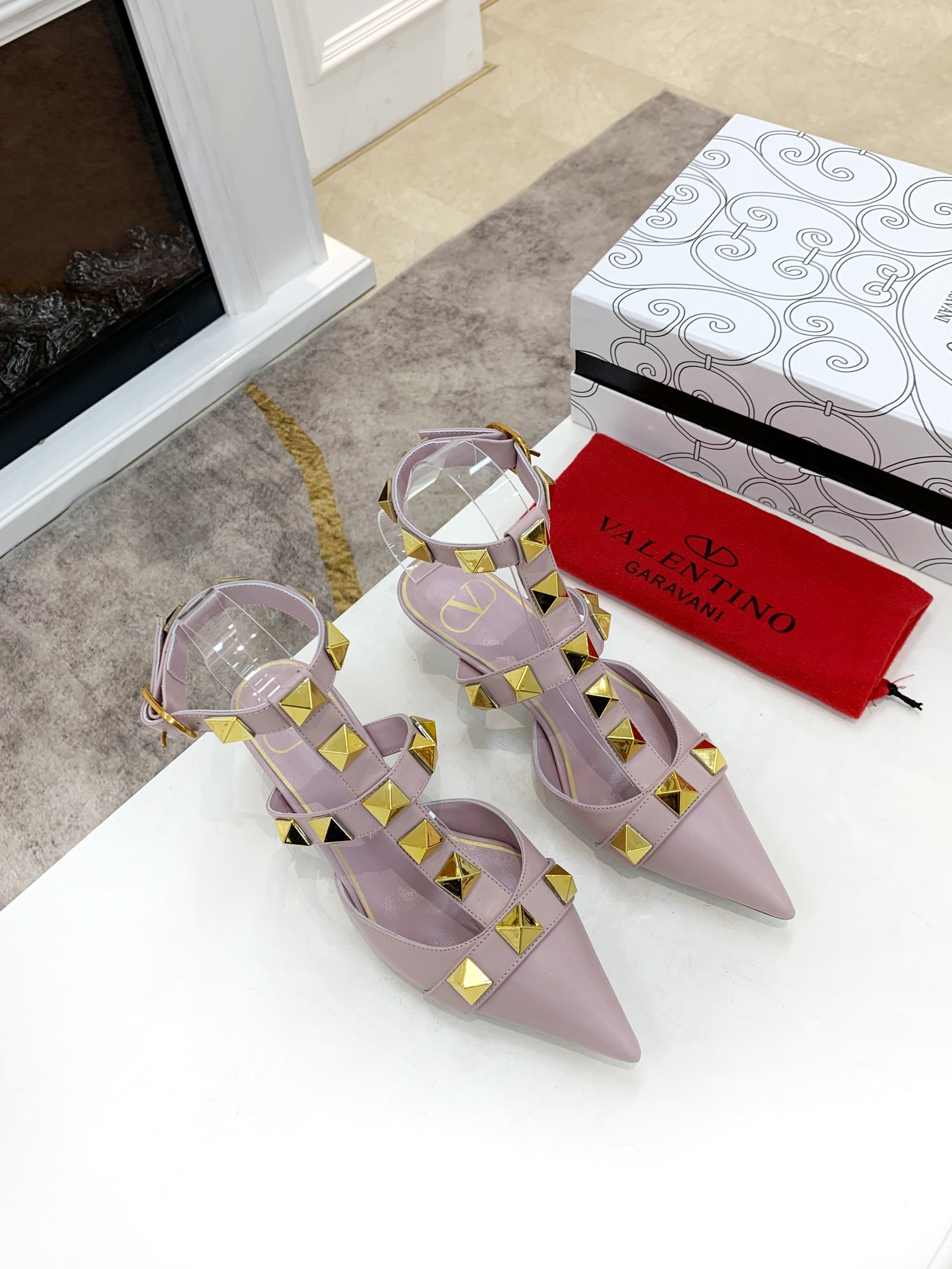 Valentino Valentino primavera y verano nuevos zapatos remachados en el nuevo ------- ¡------- último