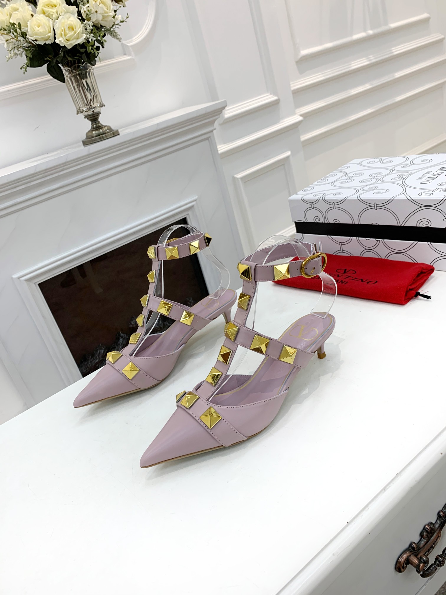 Valentino Valentino primavera y verano nuevos zapatos remachados en el nuevo ------- ¡------- último