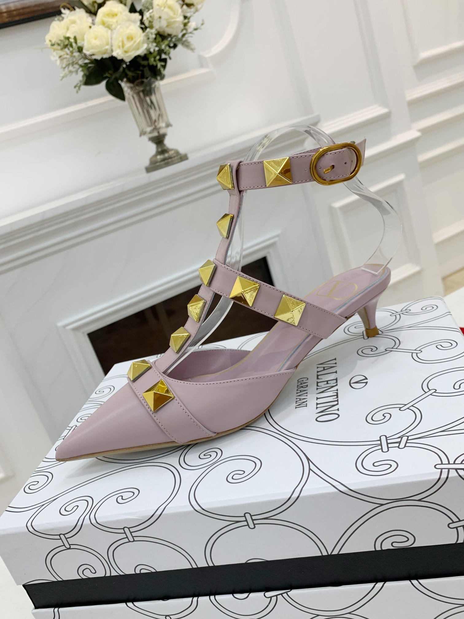 Valentino Valentino primavera y verano nuevos zapatos remachados en el nuevo ------- ¡------- último