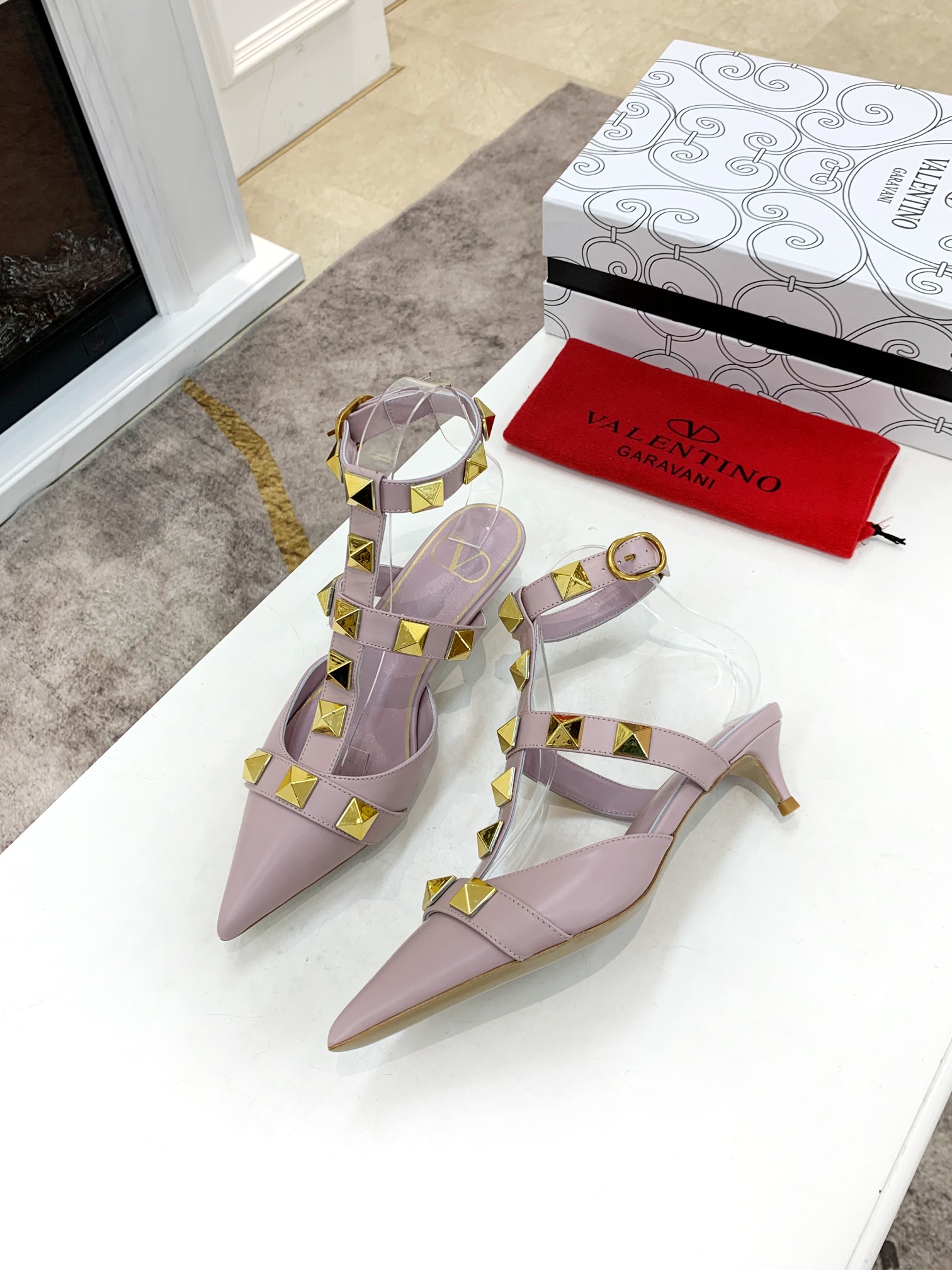 Valentino Valentino primavera y verano nuevos zapatos remachados en el nuevo ------- ¡------- último