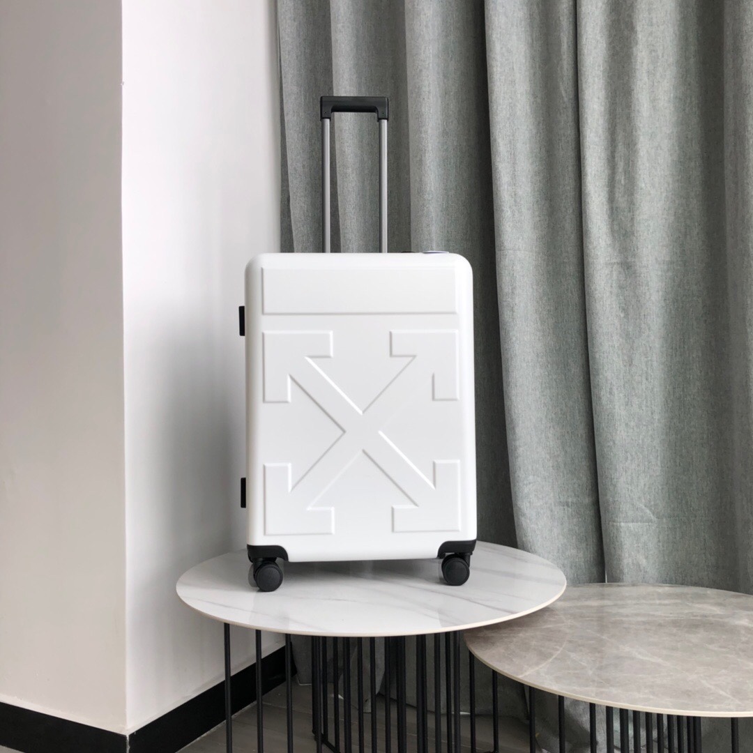 NO:269650,OFF WHITE suitcase~ Virgil, currently the design director of LV and OFF WHITE, is really a design genius...created countless trendy items, and every time it is sold out, it is out of stock...The one that arrived today was the newly released suitcase, which was purchased on many occasions. It is a very rare gou channel cargo box equipped with ° silent universal wheels, ultra-light alloy telescopic pull rods, and the inner space has also been divided into 8 colors in stock. Size 20-24 inches, off white, louis vuitton19860909OFF WHITE旅行箱~ 现任LV、OFF WHITE设计总监的virgil真的是一个设计天才…创造了无数的潮流单品,而且每次发售都是断货的节奏…今天到货的是刚发售的旅行箱,代购在售多点,非常难得的代gou渠道货整箱配备了°静音万向轮,超轻合金的伸缩拉杆,内里空间也做了分区设计, 现货8个颜色 尺寸20-24寸,,off white,louis vuitton,luggage