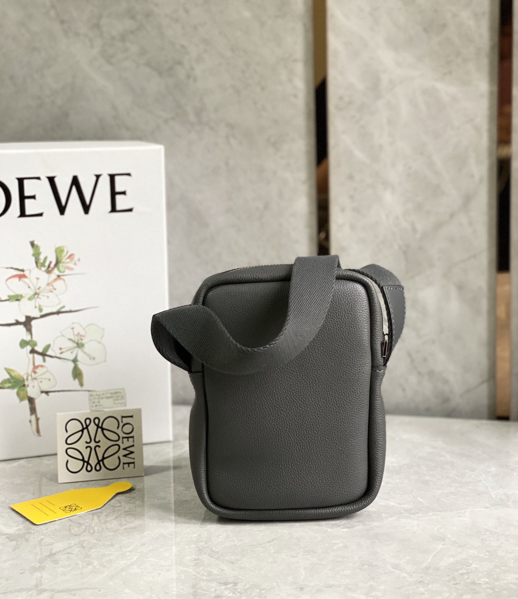 Loewe超小号Military Crossbody军用斜挎包 B553P59X01灰色