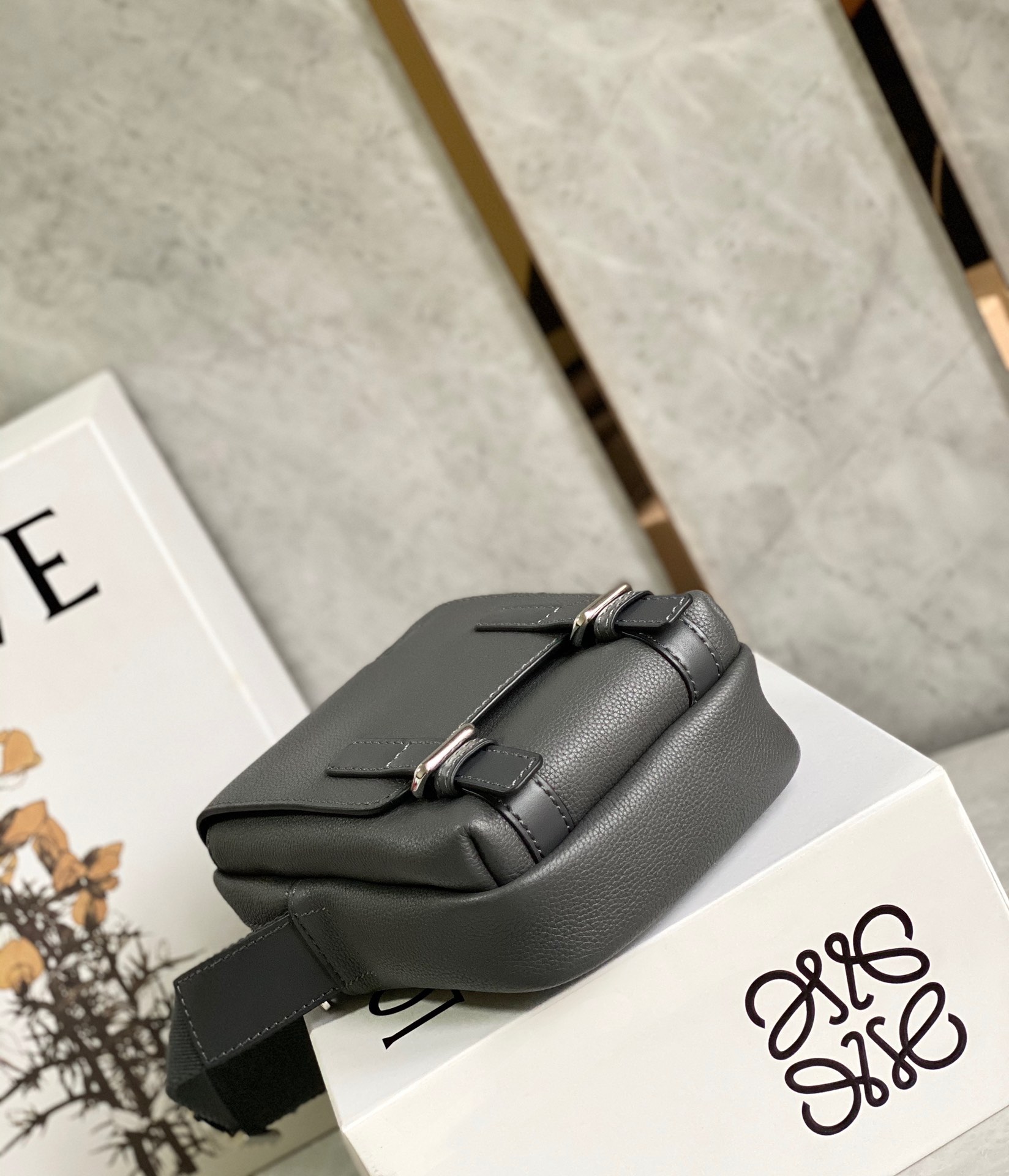 Loewe超小号Military Crossbody军用斜挎包 B553P59X01灰色