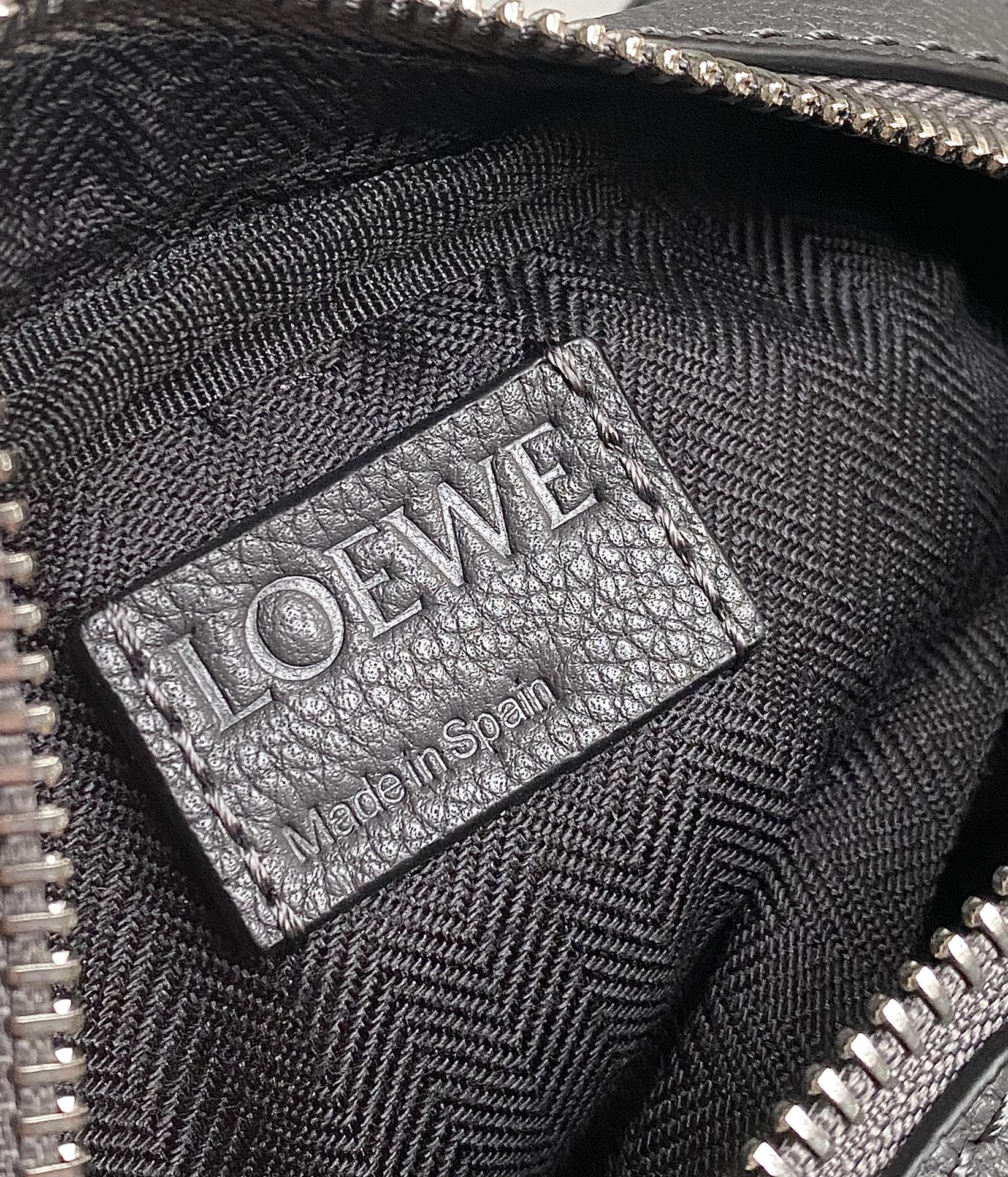 Loewe超小号Military Crossbody军用斜挎包 B553P59X01灰色