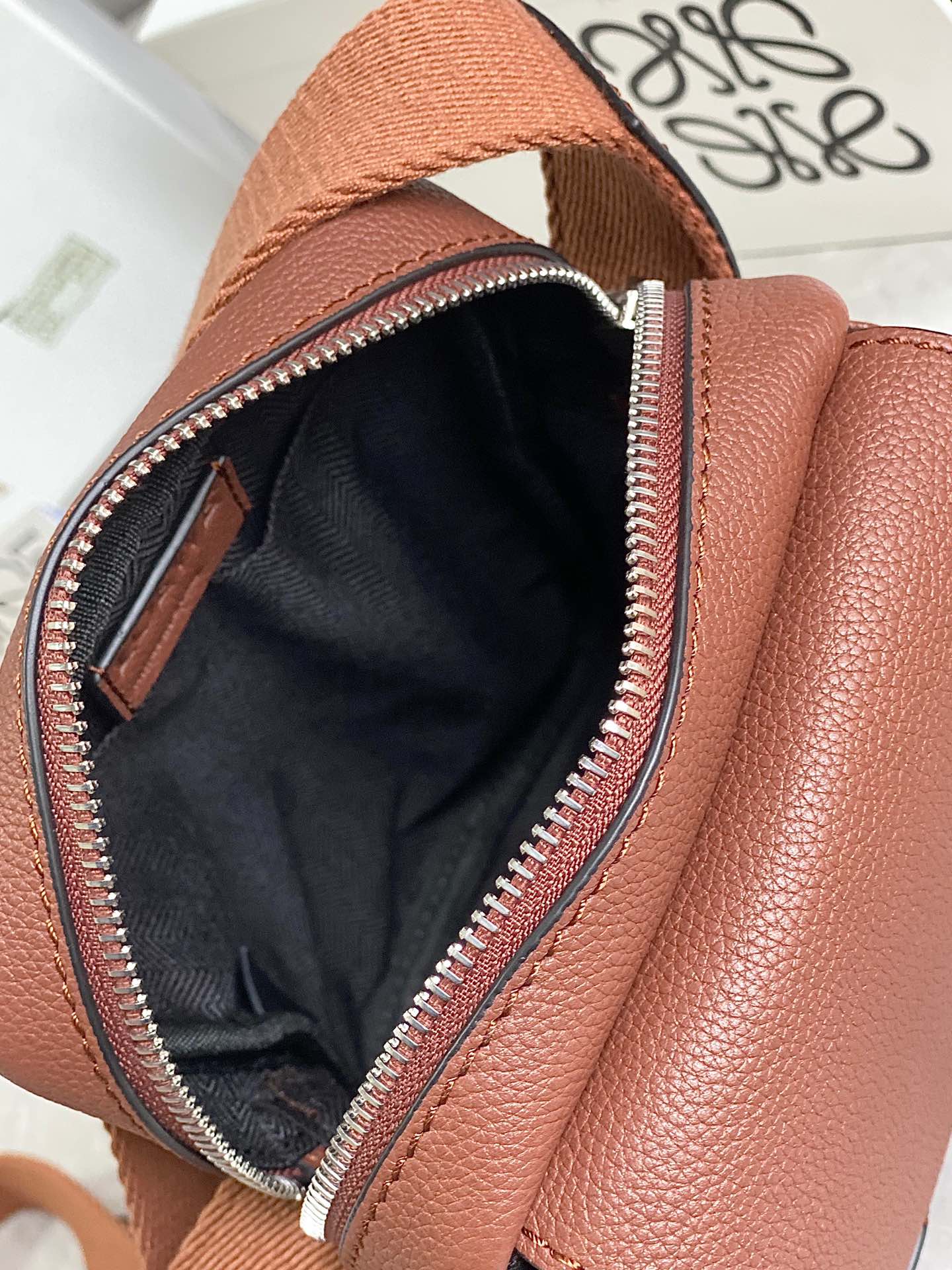 Loewe超小号Military Crossbody军用斜挎包 B553P59X01棕色