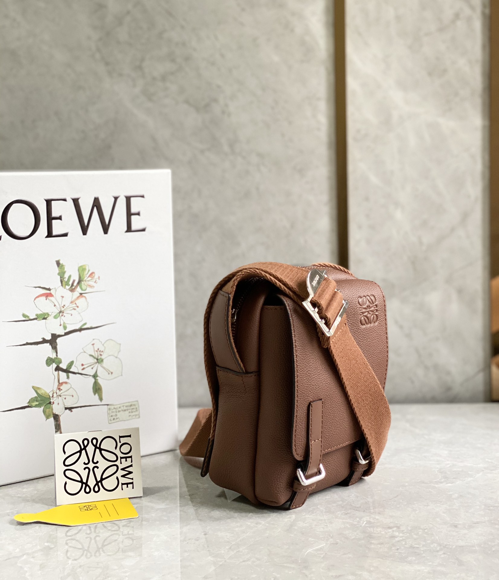 Loewe超小号Military Crossbody军用斜挎包 B553P59X01棕色