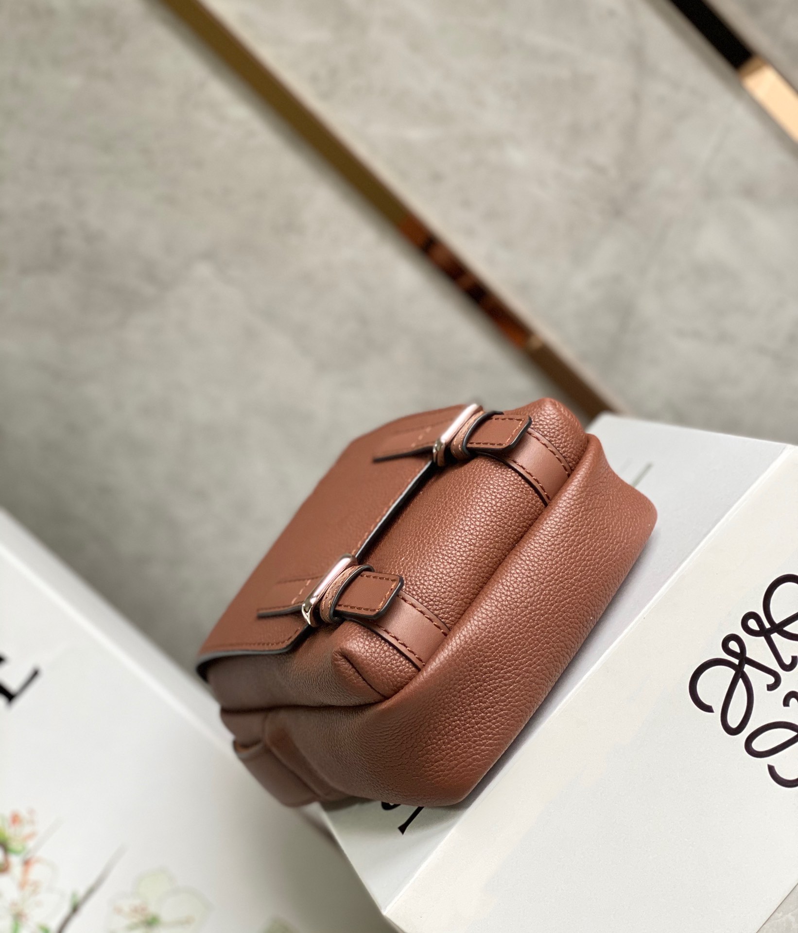 Loewe超小号Military Crossbody军用斜挎包 B553P59X01棕色