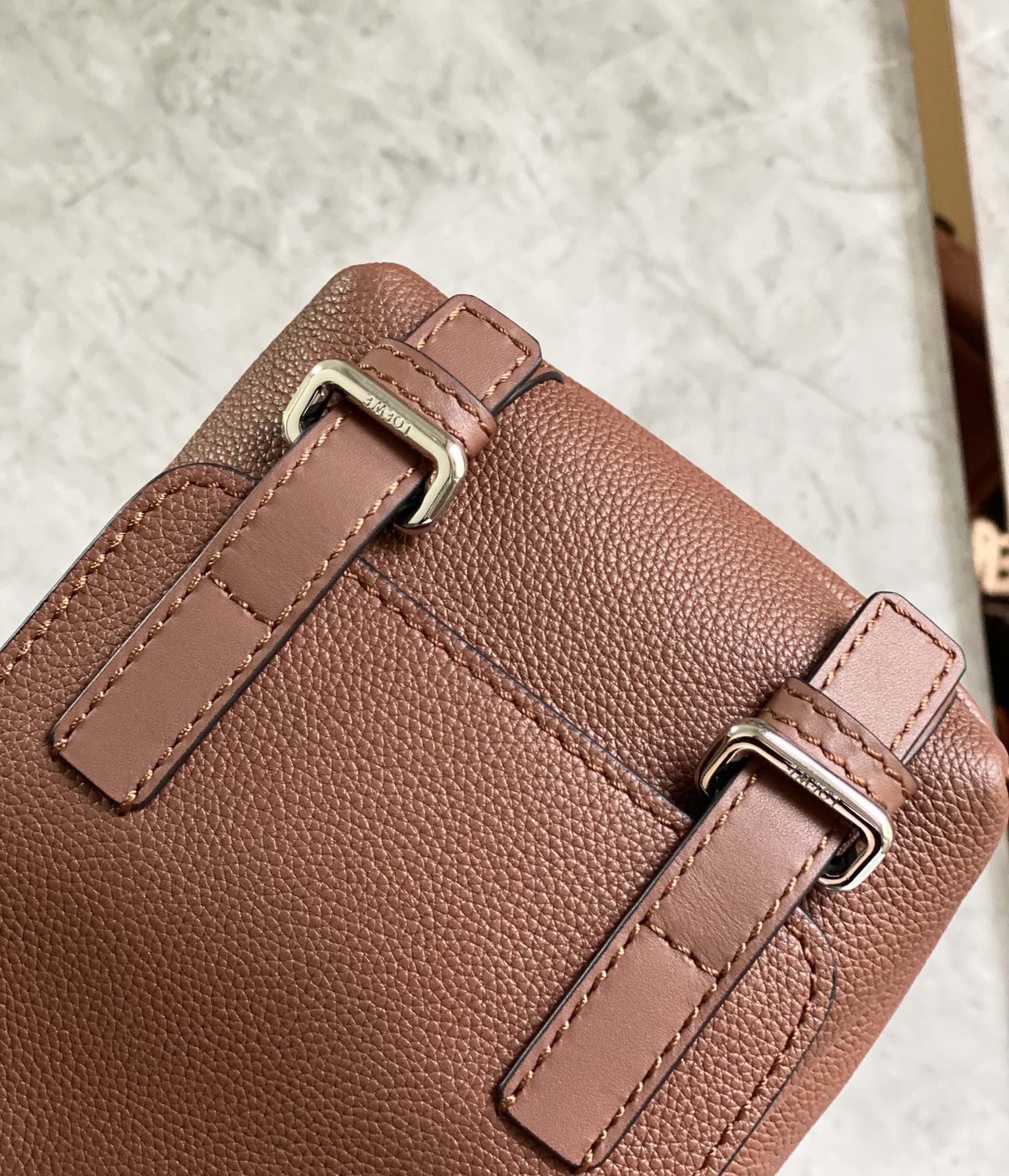 Loewe超小号Military Crossbody军用斜挎包 B553P59X01棕色