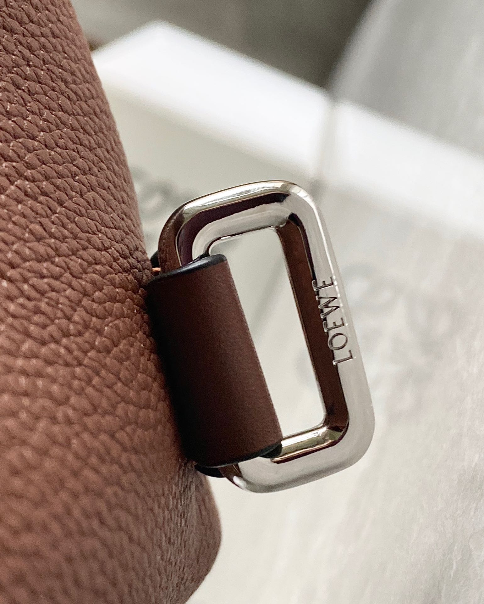 Loewe超小号Military Crossbody军用斜挎包 B553P59X01棕色