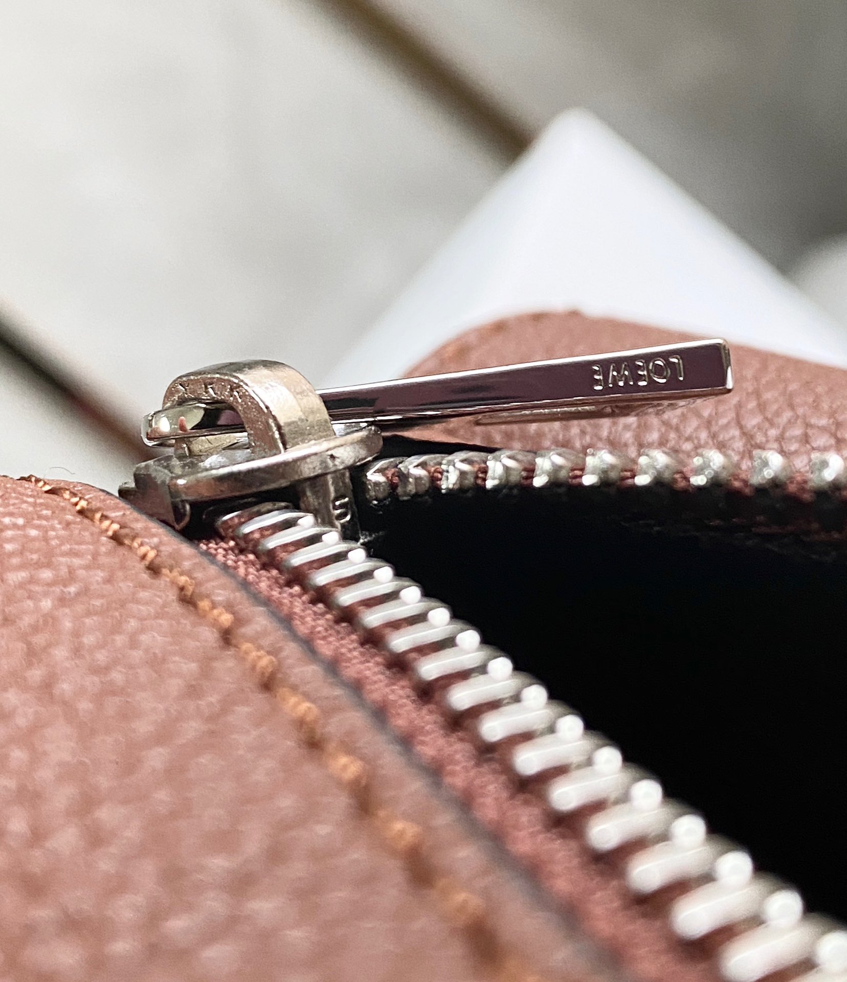 Loewe超小号Military Crossbody军用斜挎包 B553P59X01棕色