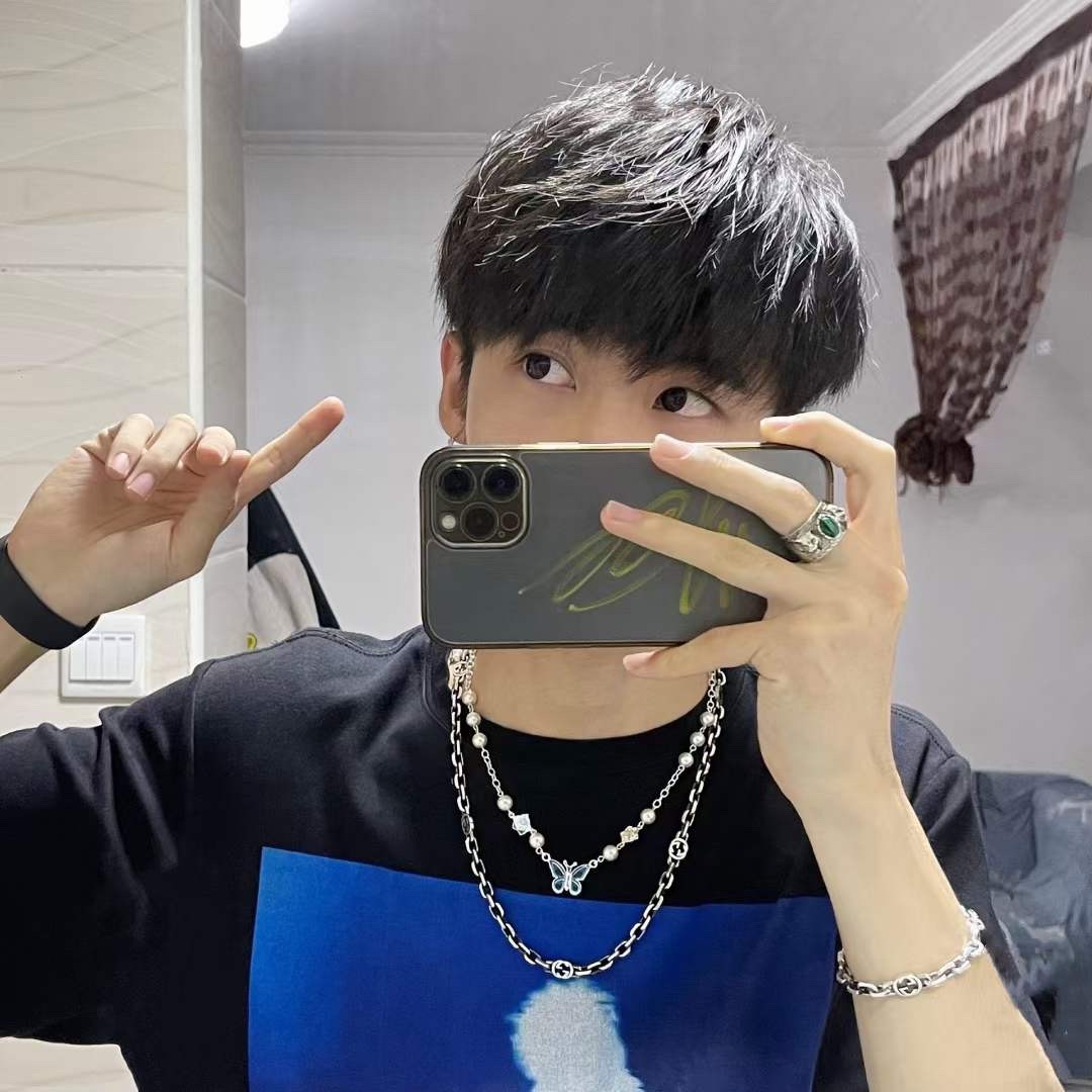 NO:102351,It is easy to wear, exquisite and elegant!  Great GUCCI item, cool for men!  Cool girls can also arrange, Gucci ring, gucci, gucci, ring19860909戴起来很好搭,精致高雅！很棒的GUCCI 单品 男士带超酷！酷女孩也可安排,古驰戒指,gucci,gucci,ring,Jewelry