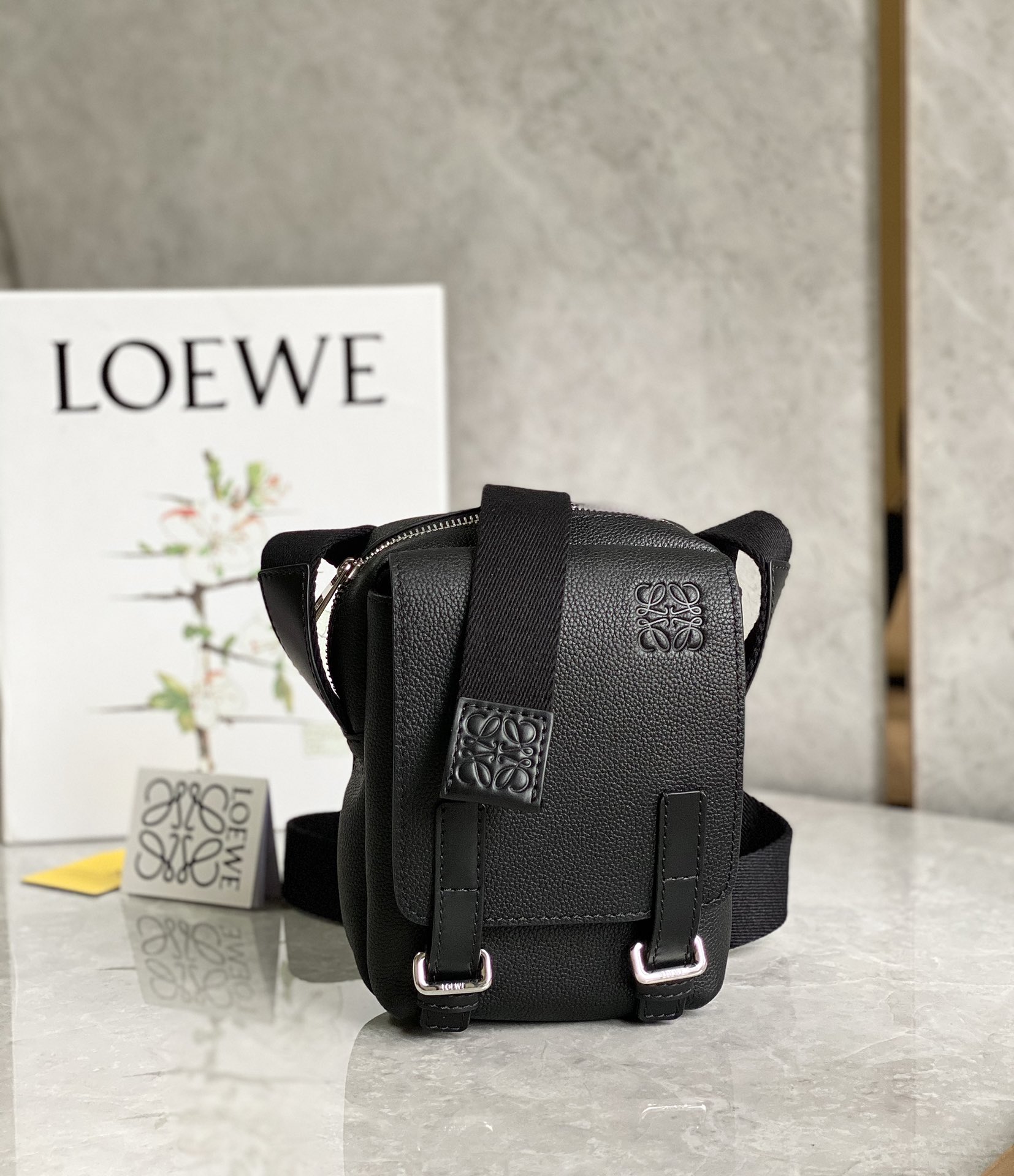 Loewe超小号Military Crossbody军用斜挎包 B553P59X01黑色