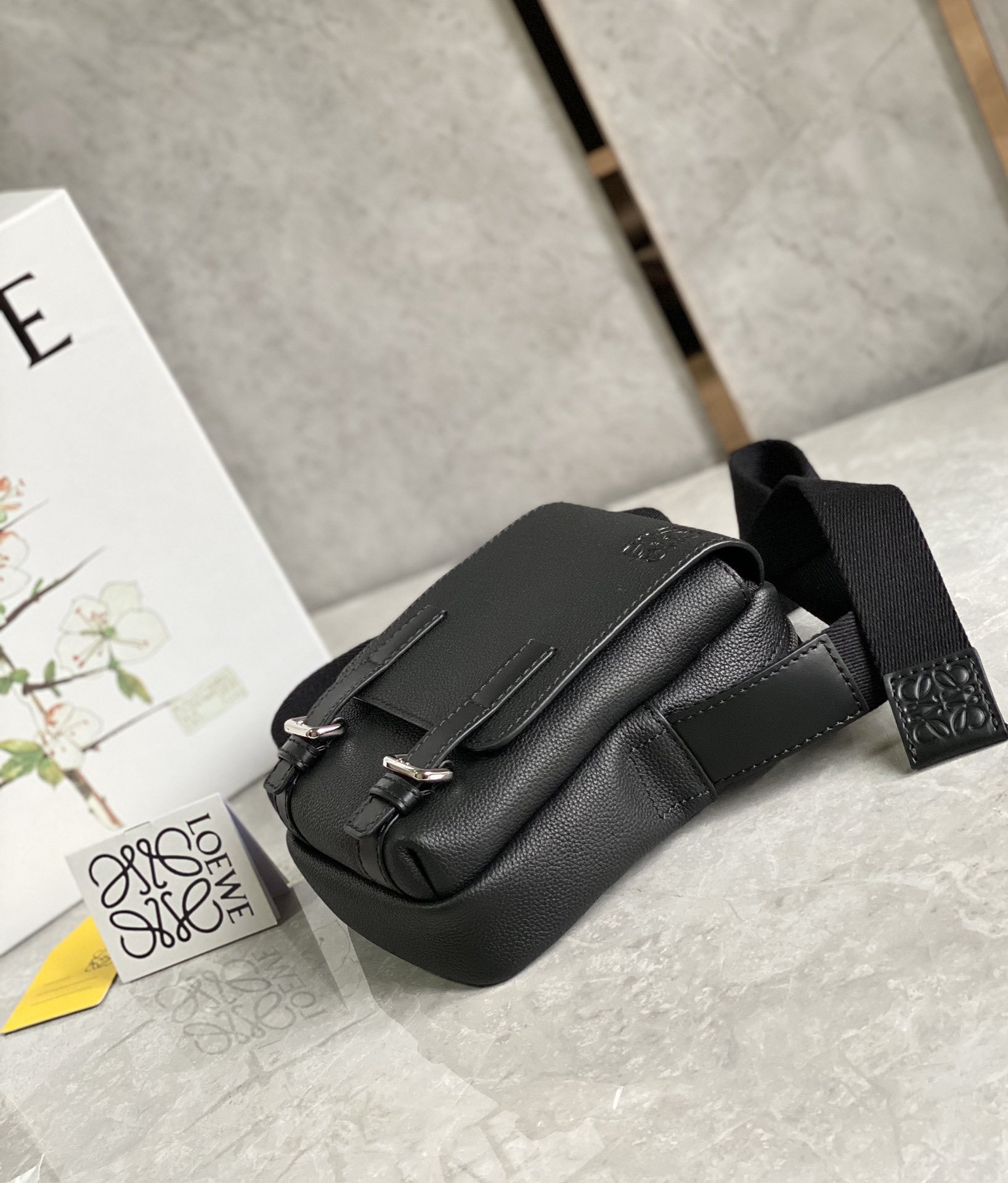 Loewe超小号Military Crossbody军用斜挎包 B553P59X01黑色