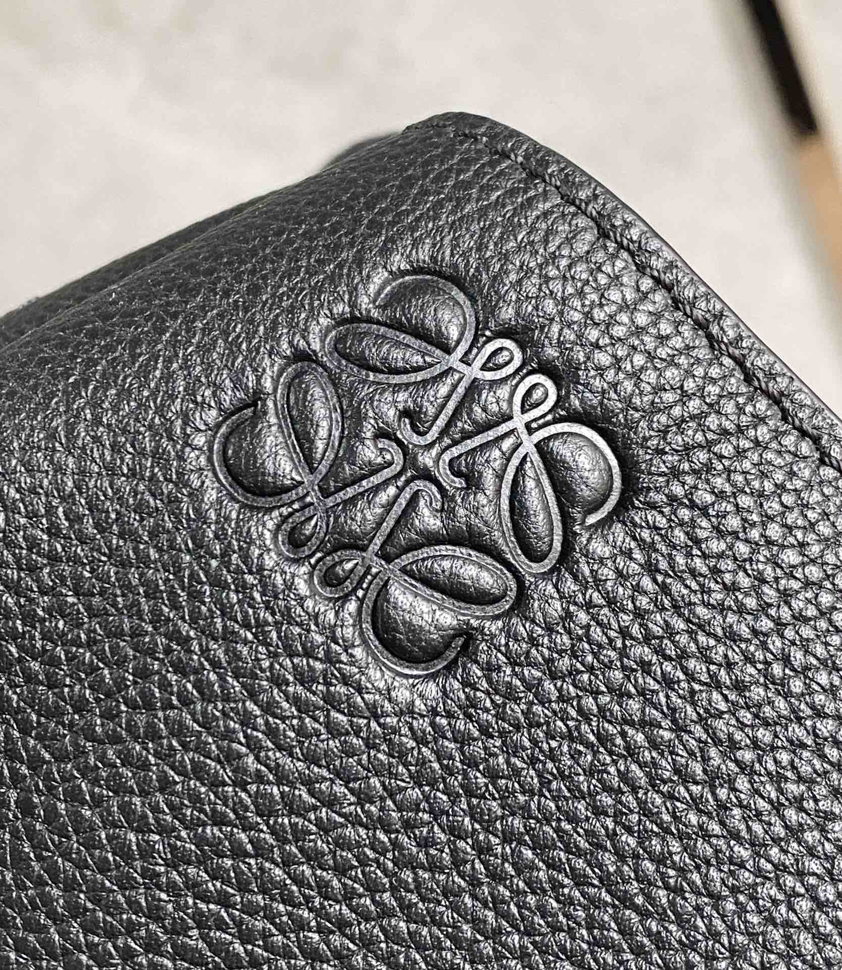 Loewe超小号Military Crossbody军用斜挎包 B553P59X01黑色