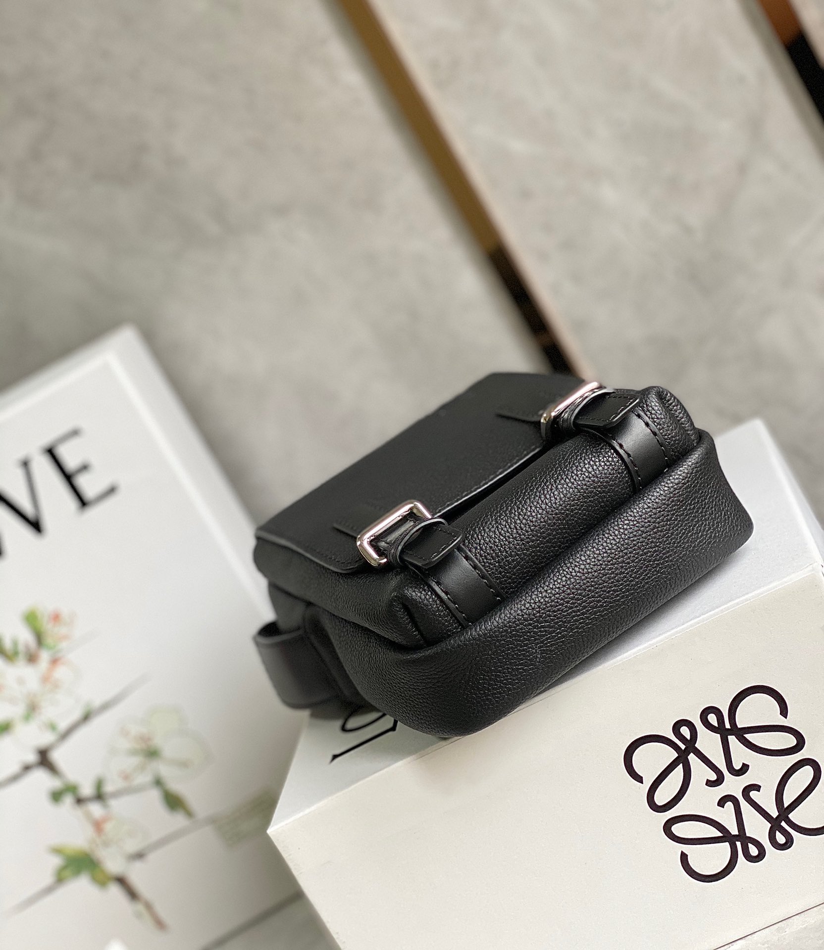 Loewe超小号Military Crossbody军用斜挎包 B553P59X01黑色