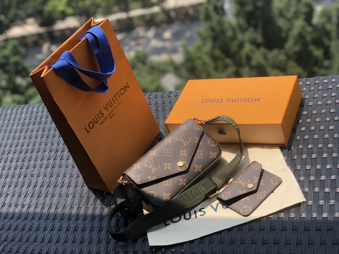 🌼 m80091尺寸17*9.6*3.5㎝ L*V新出的新款三合一销量非常爆，相对经典款不同在于肩带的设