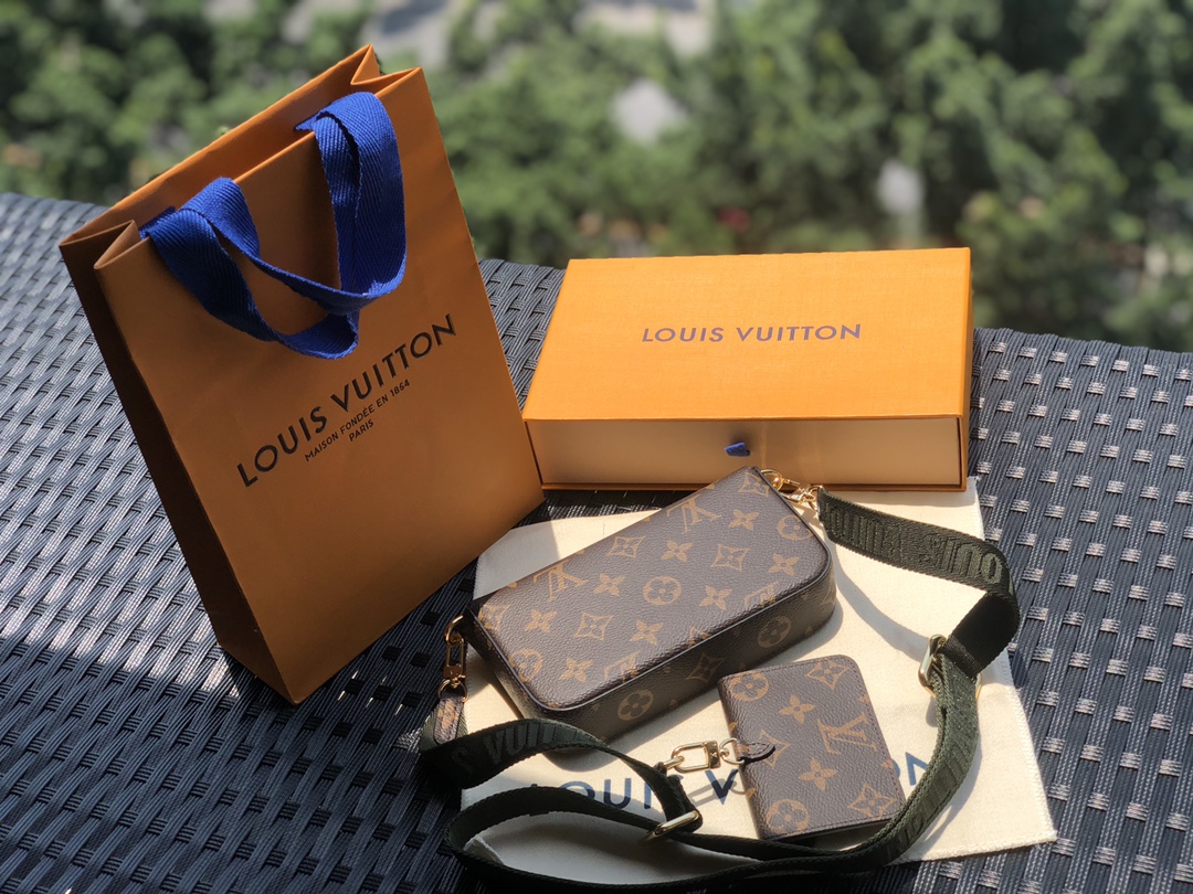 🌼 m80091尺寸17*9.6*3.5㎝ L*V新出的新款三合一销量非常爆，相对经典款不同在于肩带的设