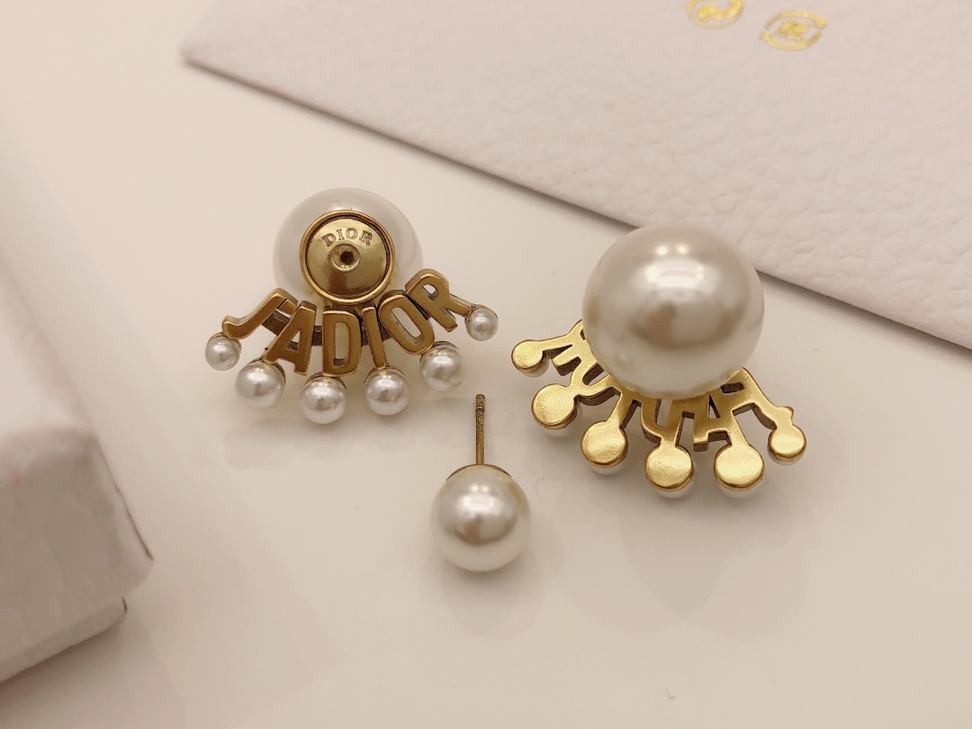编号DED0011❤🎁Dior ☀2021春冬新款DIOR迪奥jadior大小珍珠耳钉耳环☀专柜一致黄铜