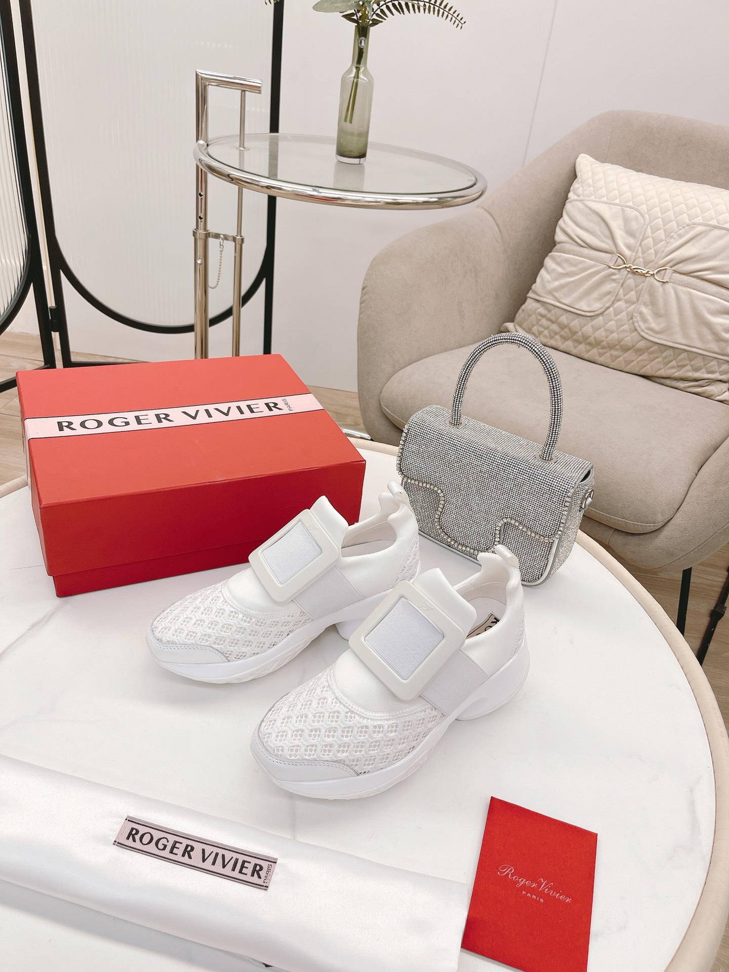 NO:679497,* Tang Yan, Lin Yun and Ruby Lin wear the same aviation casual series loafers!  The trend of light exercise is coming, and it is very suitable for girls who want to increase their height!  Perfectly stretches the leg lines. Original replica. Super correct version. Perfect workmanship details. Very comfortable on the feet. Elegant and versatile. Original molding (not the ordinary version on the market). Original customized foam outsole. Material: Original customized breathable mesh. Imported water-dyed sheepskin lining. Hardware. Original 11 molding color/diamond buckle. Code size 34-40. 34/40 customization is non-returnable.  Essential casual shoes for traveling ~ driving ~ sports, casual shoes/sports shoes, loafers, sneakers, sheepskin19860909* 唐嫣、林允、林心如同款航空休闲系列乐福鞋！轻运动风潮来袭,想要增高的小姐姐非常适合这款！完美拉伸腿部线条 原版复刻 版型超正 做工细节完美 ,上脚非常舒适 高雅百搭.原版开模（不是市场的普通版本） 鞋底原版定制发泡大底 材质:原版定制透气网面 内里进口水染羊皮内里 五金原版11开模彩/饰钻扣 码数34-40码 34/40定制不退换 旅游~开车~运动必备休闲款,休闲鞋/运动鞋,loafers,sneakers,sheepskin,Women's Shoes