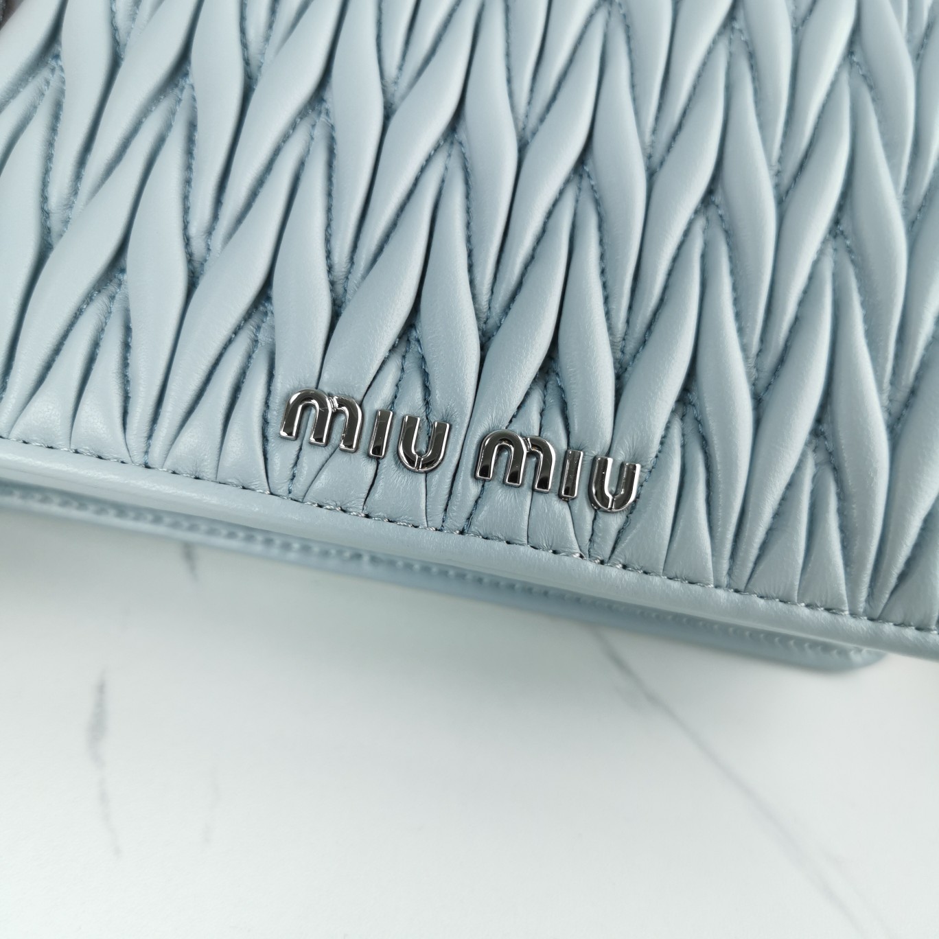 MIUMIU缪缪Matelasse皱褶纹图案顶级进口小羊皮手袋5BP065