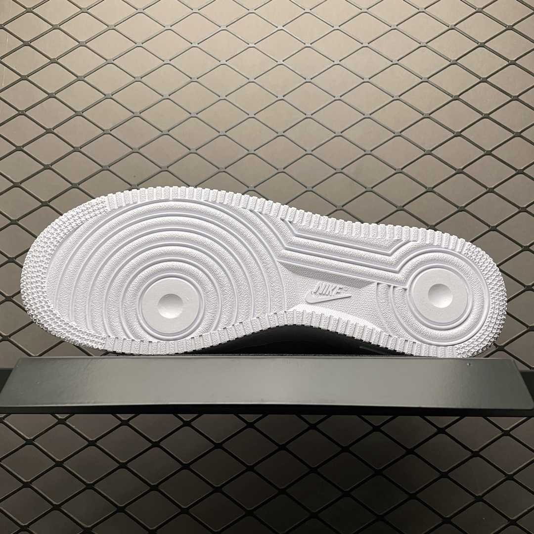 240 NK Air Force 1 空军一号低帮运动休闲板鞋 DC9029-100