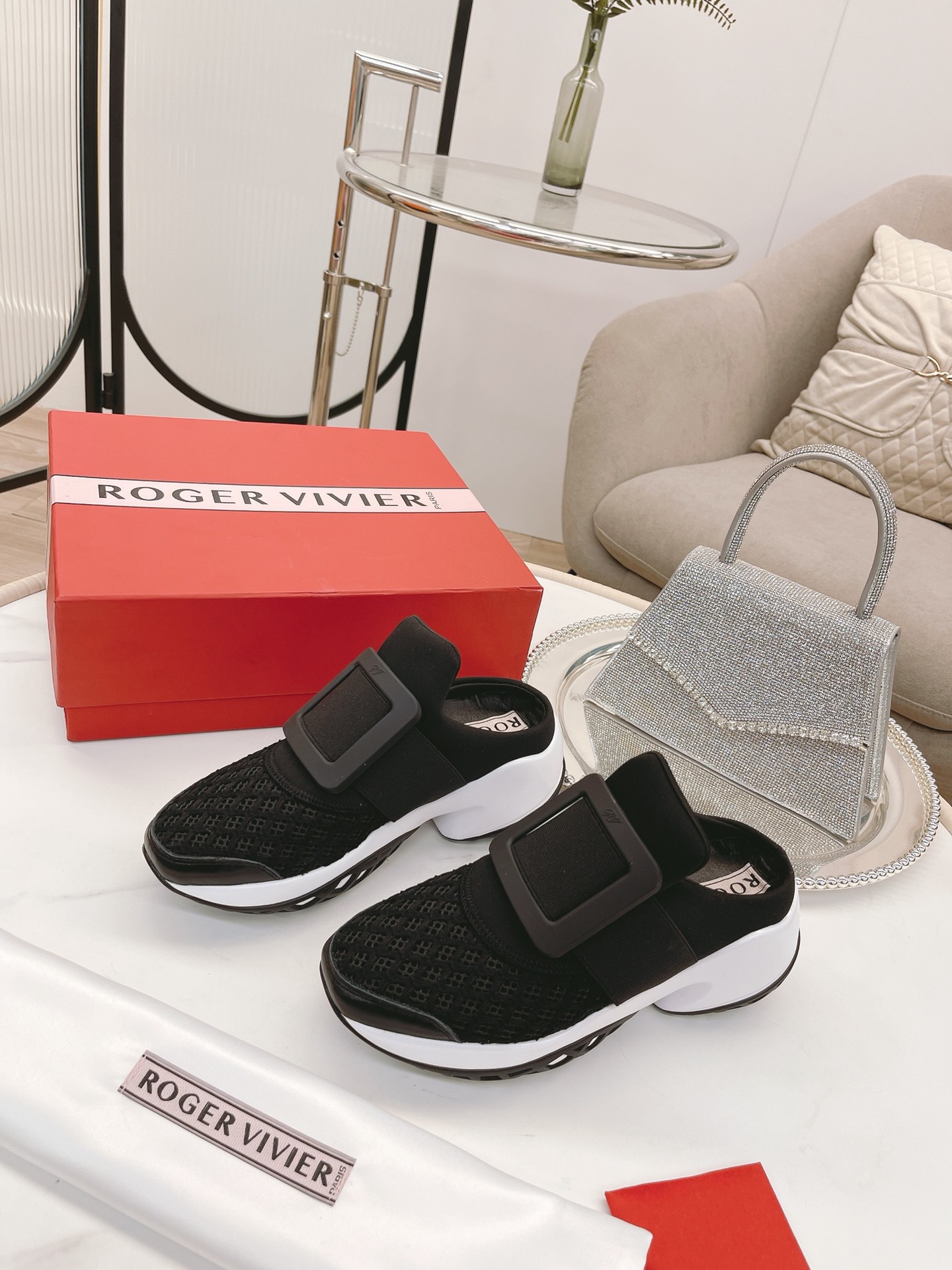 NO:679492,* Tang Yan, Lin Yun and Ruby Lin wear the same aviation casual series loafers!  The trend of light exercise is coming, and it is very suitable for girls who want to increase their height!  Perfectly stretches the leg lines. Original replica. Super correct version. Perfect workmanship details. Very comfortable on the feet. Elegant and versatile. Original molding (not the ordinary version on the market). Original customized foam outsole. Material: Original customized breathable mesh. Imported water-dyed sheepskin lining. Hardware. Original 11 molding color/diamond buckle. Code size 34-40. 34/40 customization is non-returnable.  Essential casual shoes for traveling ~ driving ~ sports, casual shoes/sports shoes, loafers, sneakers, sheepskin19860909* 唐嫣、林允、林心如同款航空休闲系列乐福鞋！轻运动风潮来袭,想要增高的小姐姐非常适合这款！完美拉伸腿部线条 原版复刻 版型超正 做工细节完美 ,上脚非常舒适 高雅百搭.原版开模（不是市场的普通版本） 鞋底原版定制发泡大底 材质:原版定制透气网面 内里进口水染羊皮内里 五金原版11开模彩/饰钻扣 码数34-40码 34/40定制不退换 旅游~开车~运动必备休闲款,休闲鞋/运动鞋,loafers,sneakers,sheepskin,Women's Shoes