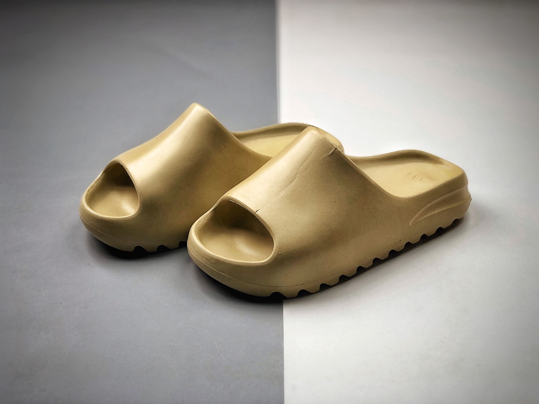 80 侃爷再度联乘Kanye West x Adidas Yeezy Slide”Bone”椰子户外风格沙滩涉水百搭运动穿搭拖鞋
