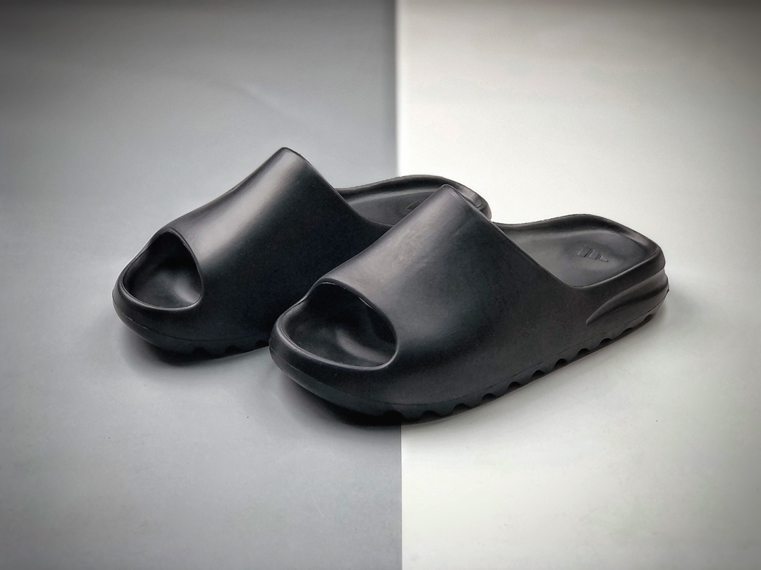 80 侃爷再度联乘Kanye West x Adidas Yeezy Slide”Bone”椰子户外风格沙滩涉水百搭运动穿搭拖鞋