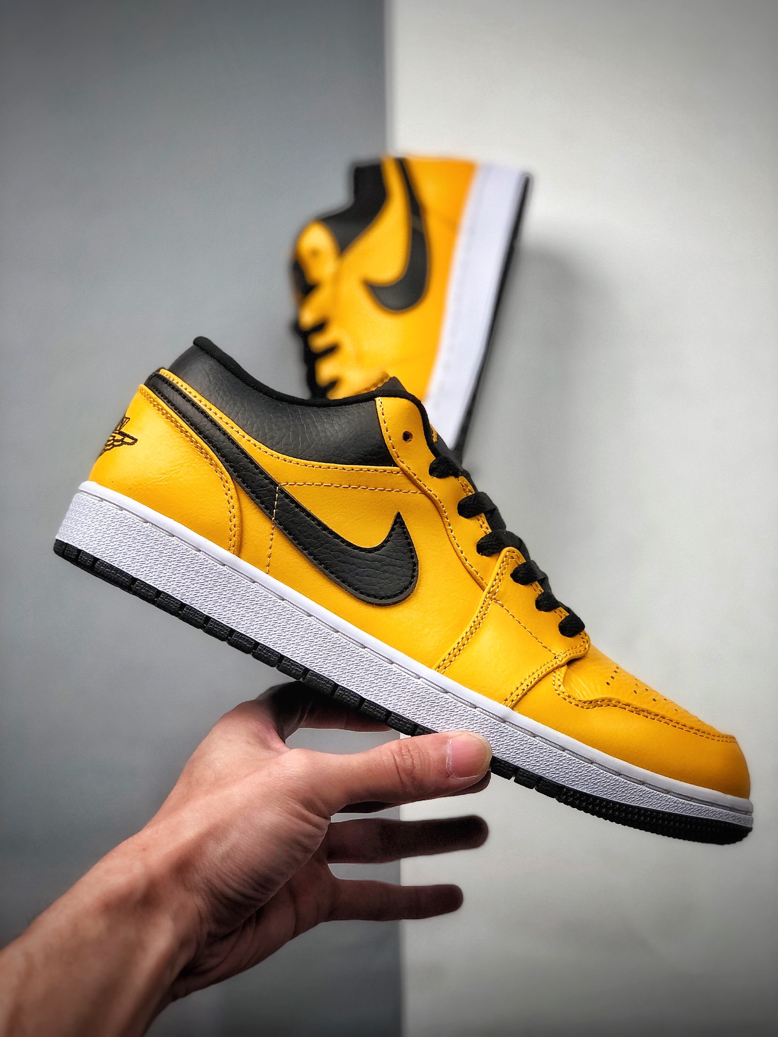 200  Air Jordan 1 Low ” Jniversity Gold” 低帮  553558-700
