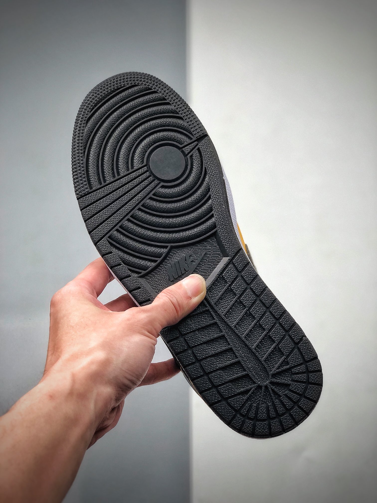 200  Air Jordan 1 Low ” Jniversity Gold” 低帮  553558-700