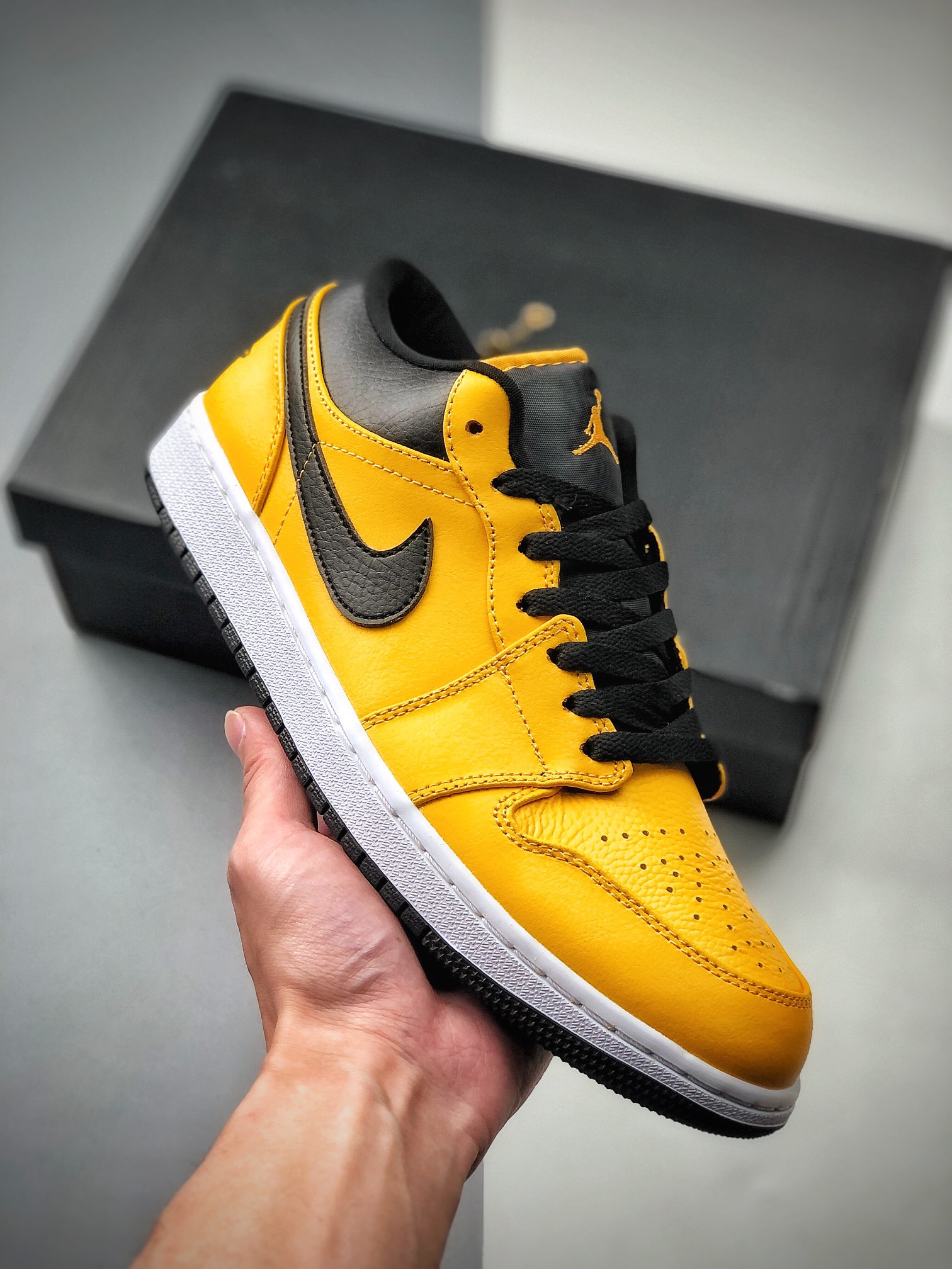 200  Air Jordan 1 Low ” Jniversity Gold” 低帮  553558-700