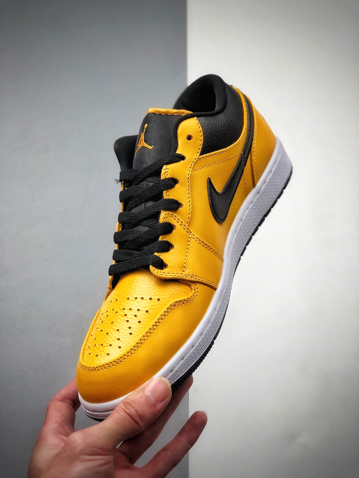 200  Air Jordan 1 Low ” Jniversity Gold” 低帮  553558-700