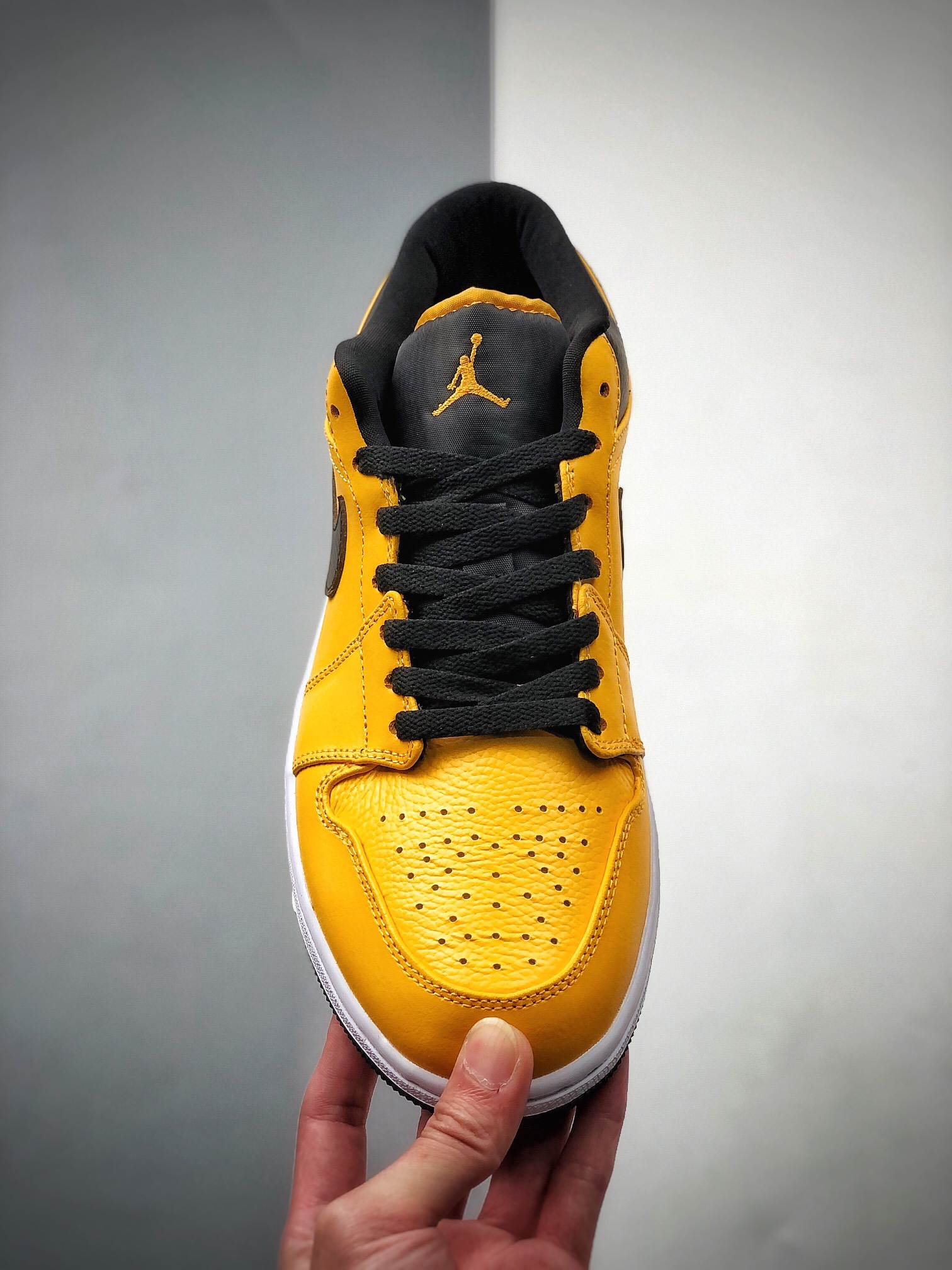 200  Air Jordan 1 Low ” Jniversity Gold” 低帮  553558-700