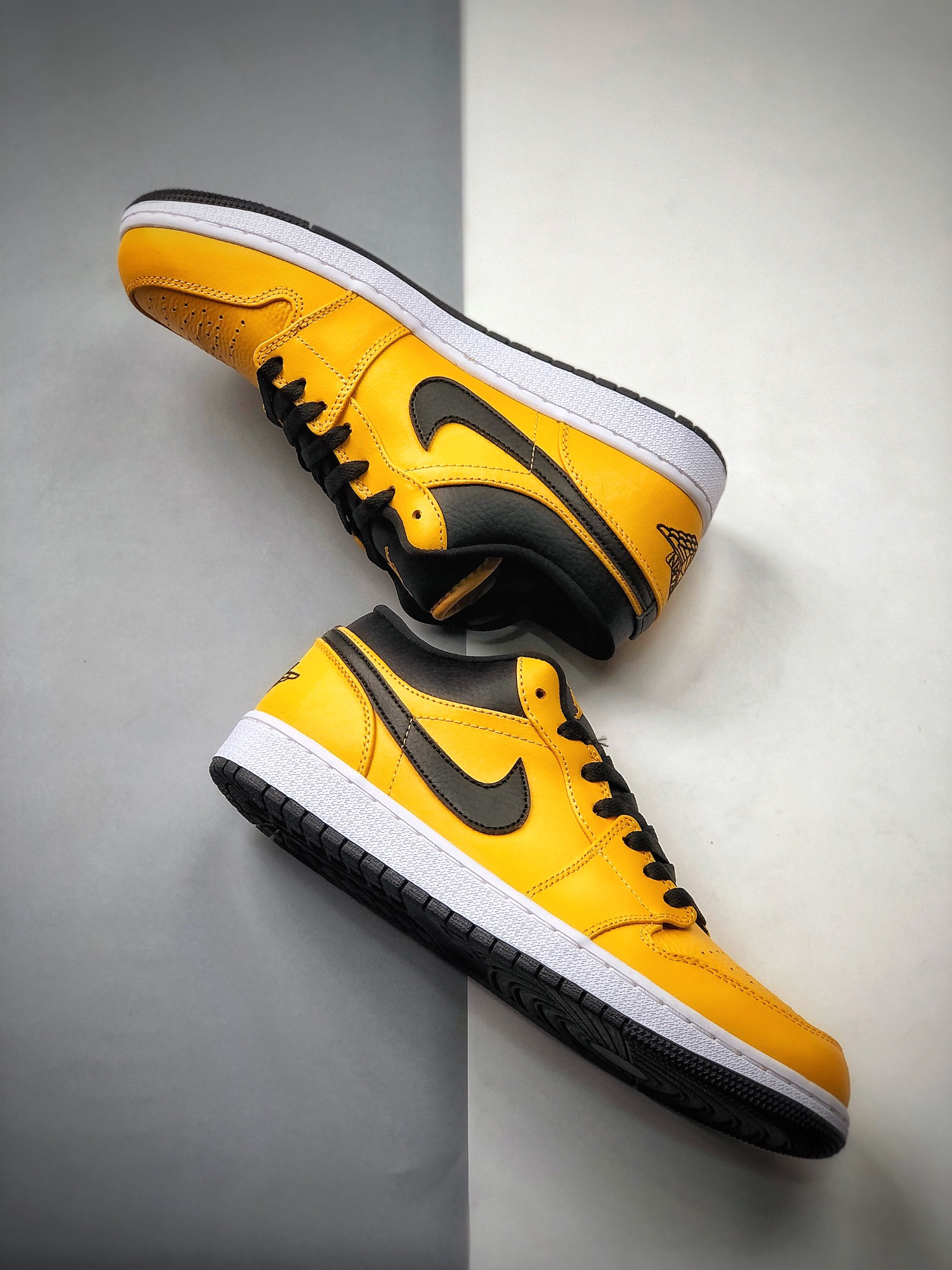 200  Air Jordan 1 Low ” Jniversity Gold” 低帮  553558-700