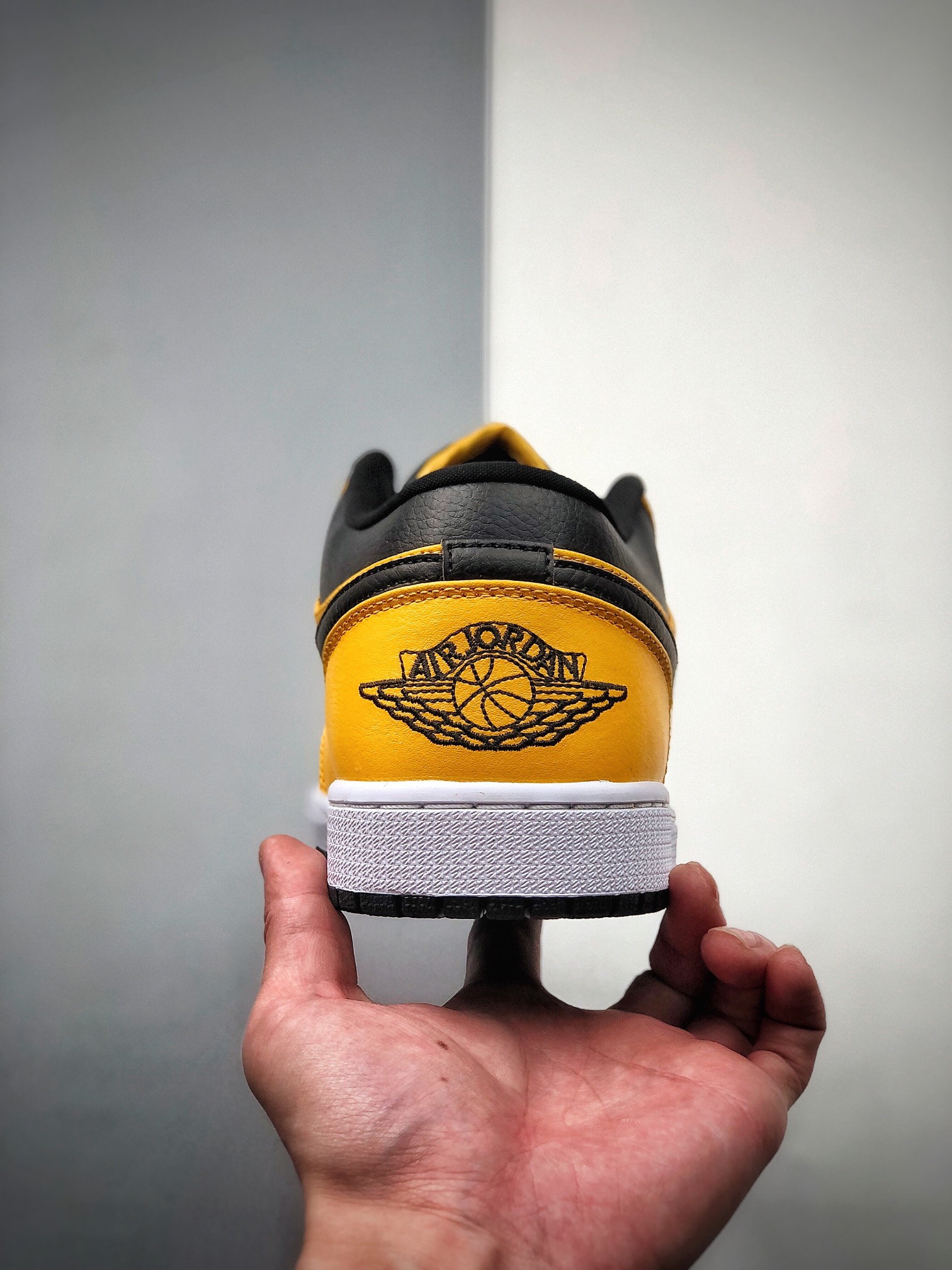 200  Air Jordan 1 Low ” Jniversity Gold” 低帮  553558-700