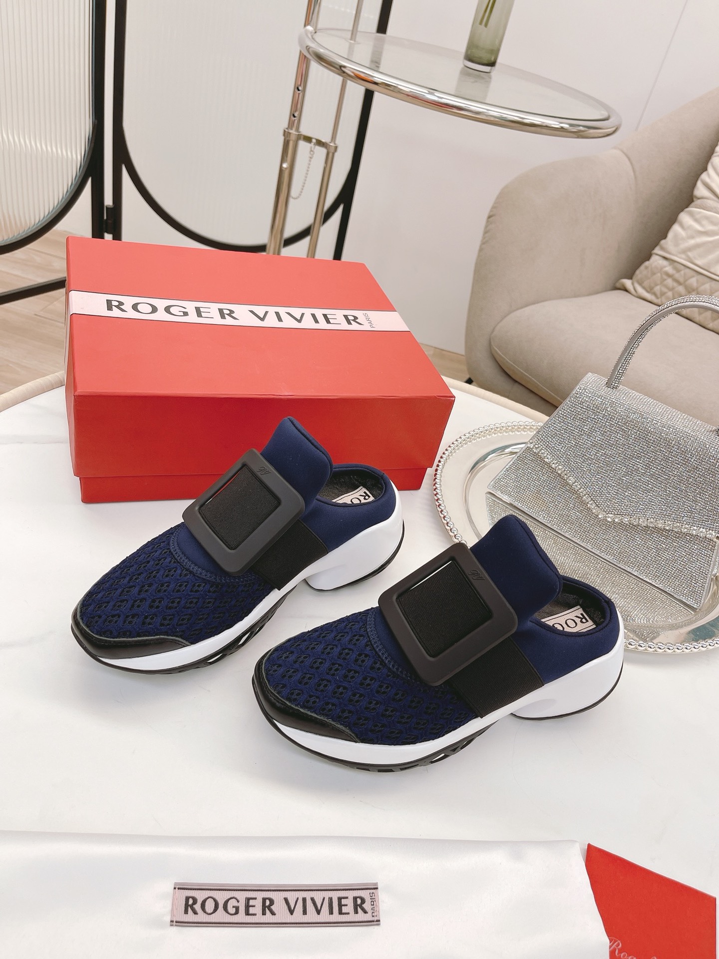 NO:679498,* Tang Yan, Lin Yun and Ruby Lin wear the same aviation casual series loafers!  The trend of light exercise is coming, and it is very suitable for girls who want to increase their height!  Perfectly stretches the leg lines. Original replica. Super correct version. Perfect workmanship details. Very comfortable on the feet. Elegant and versatile. Original molding (not the ordinary version on the market). Original customized foam outsole. Material: Original customized breathable mesh. Imported water-dyed sheepskin lining. Hardware. Original 11 molding color/diamond buckle. Code size 34-40. 34/40 customization is non-returnable.  Essential casual shoes for traveling ~ driving ~ sports, casual shoes/sports shoes, loafers, sneakers, sheepskin19860909* 唐嫣、林允、林心如同款航空休闲系列乐福鞋！轻运动风潮来袭,想要增高的小姐姐非常适合这款！完美拉伸腿部线条 原版复刻 版型超正 做工细节完美 ,上脚非常舒适 高雅百搭.原版开模（不是市场的普通版本） 鞋底原版定制发泡大底 材质:原版定制透气网面 内里进口水染羊皮内里 五金原版11开模彩/饰钻扣 码数34-40码 34/40定制不退换 旅游~开车~运动必备休闲款,休闲鞋/运动鞋,loafers,sneakers,sheepskin,Women's Shoes