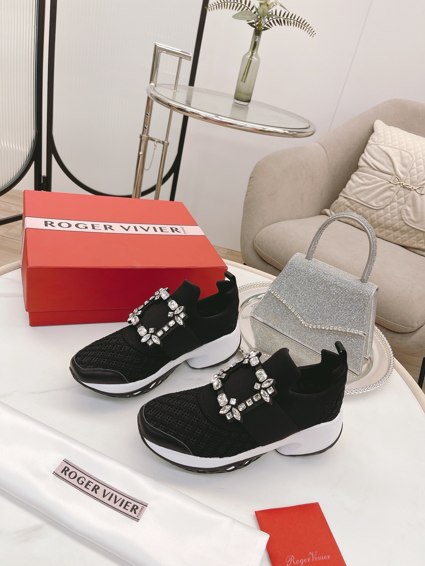 NO:679490,* Tang Yan, Lin Yun and Ruby Lin wear the same aviation casual series loafers!  The trend of light exercise is coming, and it is very suitable for girls who want to increase their height!  Perfectly stretches the leg lines. Original replica. Super correct version. Perfect workmanship details. Very comfortable on the feet. Elegant and versatile. Original molding (not the ordinary version on the market). Original customized foam outsole. Material: Original customized breathable mesh. Imported water-dyed sheepskin lining. Hardware. Original 11 molding color/diamond buckle. Code size 34-40. 34/40 customization is non-returnable.  Essential casual shoes for traveling ~ driving ~ sports, casual shoes/sports shoes, loafers, sneakers, sheepskin19860909* 唐嫣、林允、林心如同款航空休闲系列乐福鞋！轻运动风潮来袭,想要增高的小姐姐非常适合这款！完美拉伸腿部线条 原版复刻 版型超正 做工细节完美 ,上脚非常舒适 高雅百搭.原版开模（不是市场的普通版本） 鞋底原版定制发泡大底 材质:原版定制透气网面 内里进口水染羊皮内里 五金原版11开模彩/饰钻扣 码数34-40码 34/40定制不退换 旅游~开车~运动必备休闲款,休闲鞋/运动鞋,loafers,sneakers,sheepskin,Women's Shoes