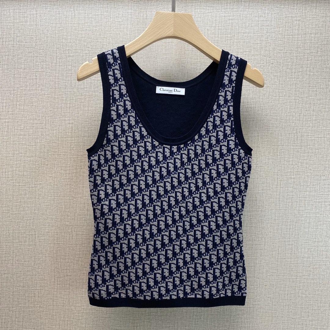 21春夏新款 Dio 经典老花针织背心 棉混纺面料 质感舒适柔软 U领设计 藏青色复古优雅修身版型非常显瘦气质小姐姐必备款 单穿打底都很棒搭配白色裤装简约大气搭配休闲裤时髦儿高级 颜色 一色尺码 Sml 6 22 Women Hot 3 21 Women Clothes Sweat Touch